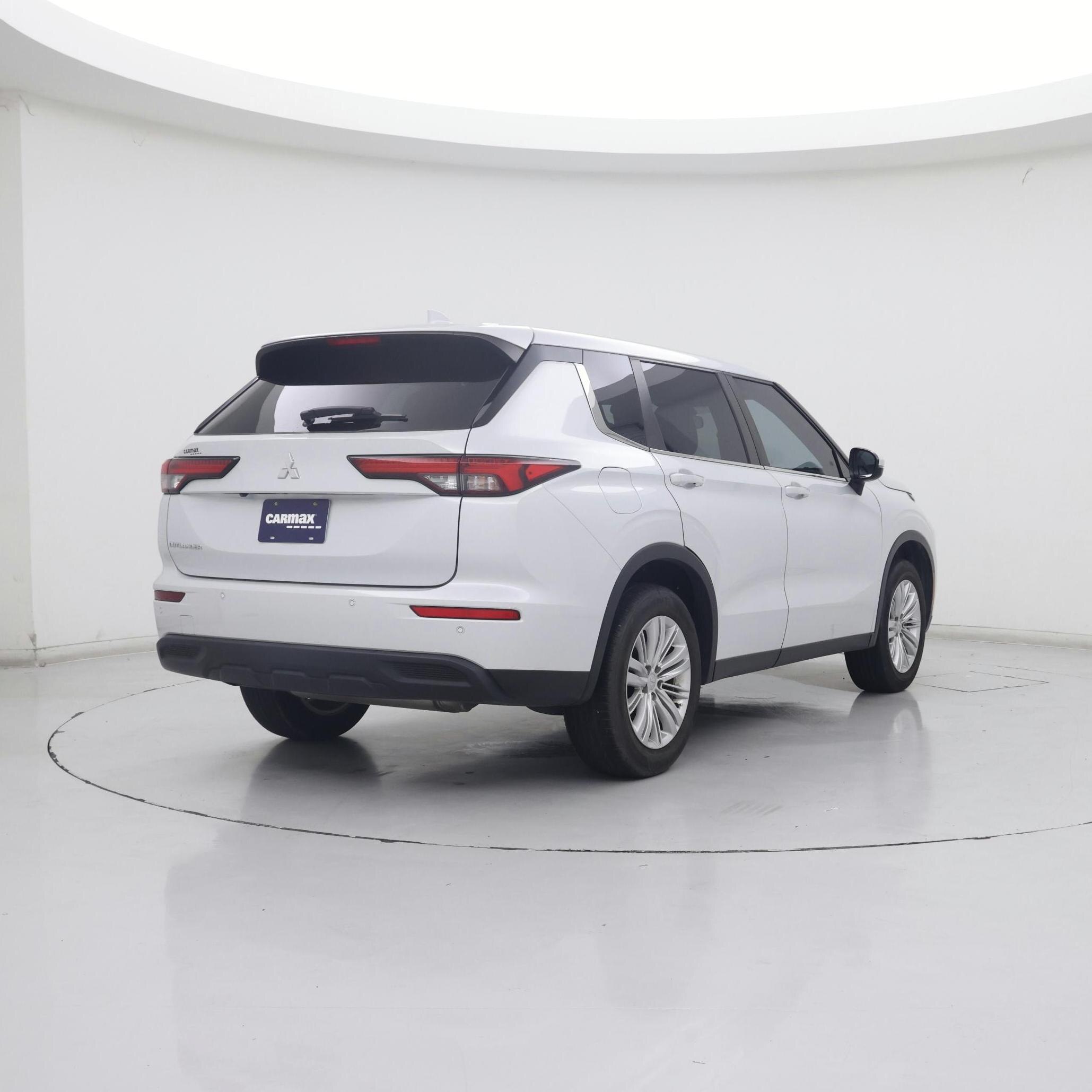 Thumbnail: 2022 Mitsubishi Outlander - 8