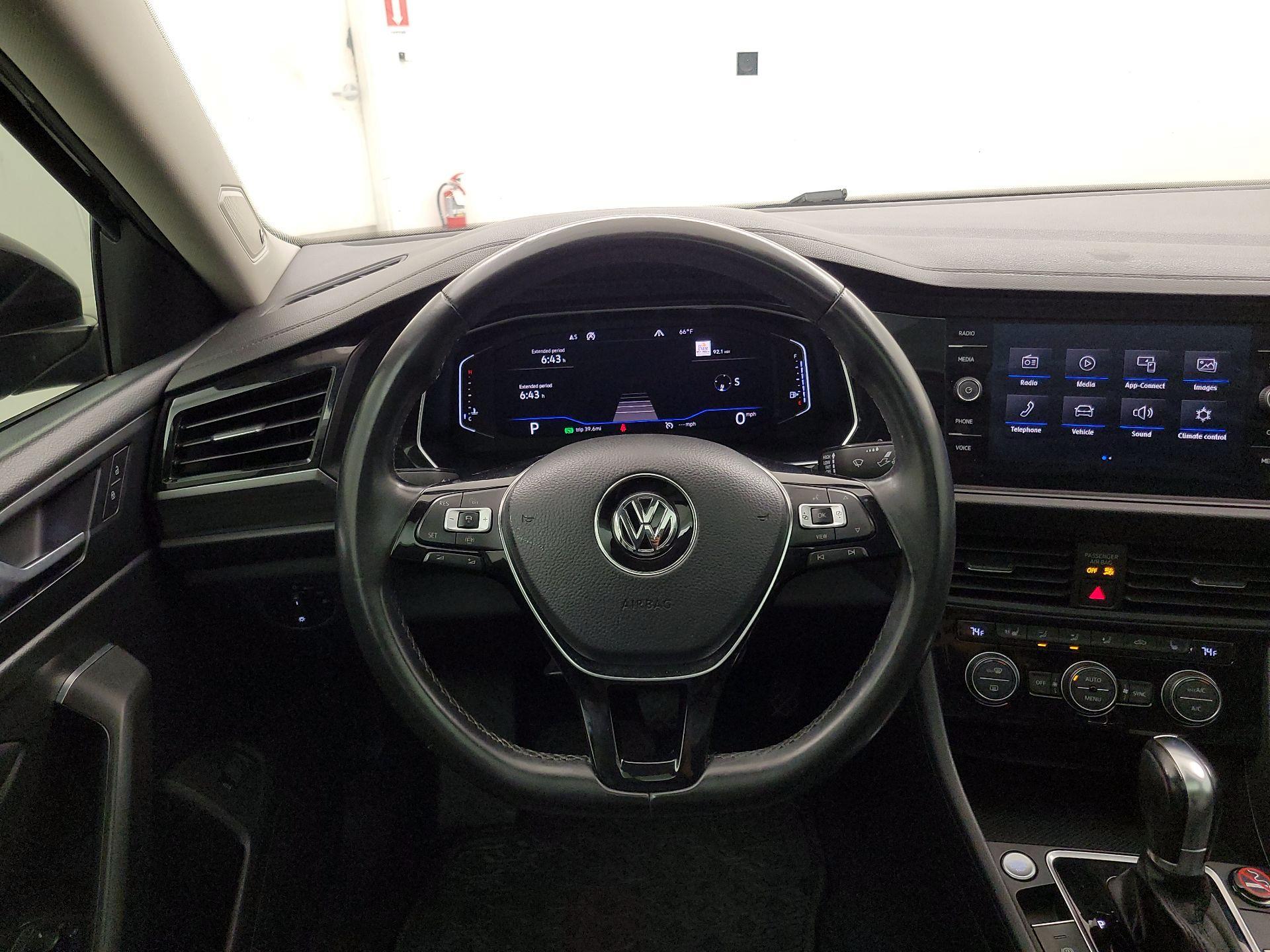 Thumbnail: 2019 Volkswagen Jetta - 10