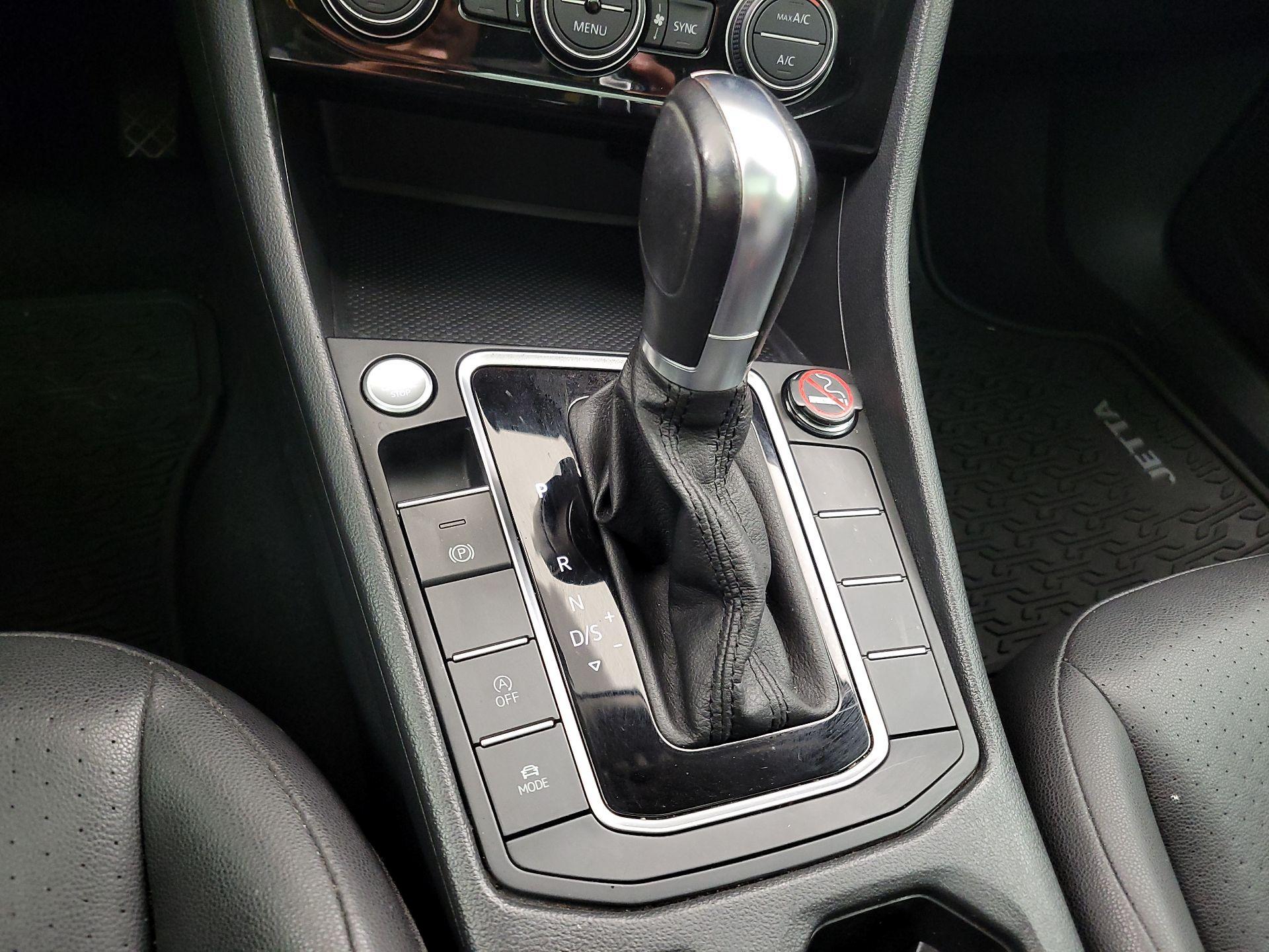 Thumbnail: 2019 Volkswagen Jetta - 17