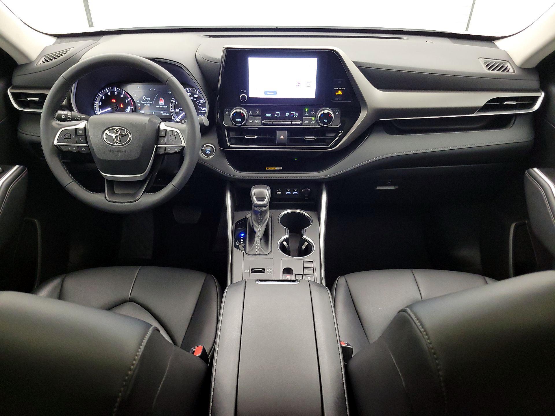 Thumbnail: 2023 Toyota Highlander - 9