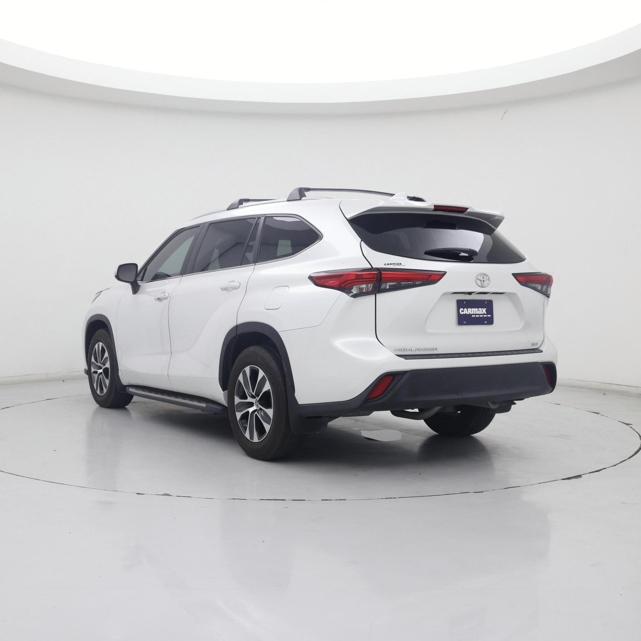 Thumbnail: 2023 Toyota Highlander - 2