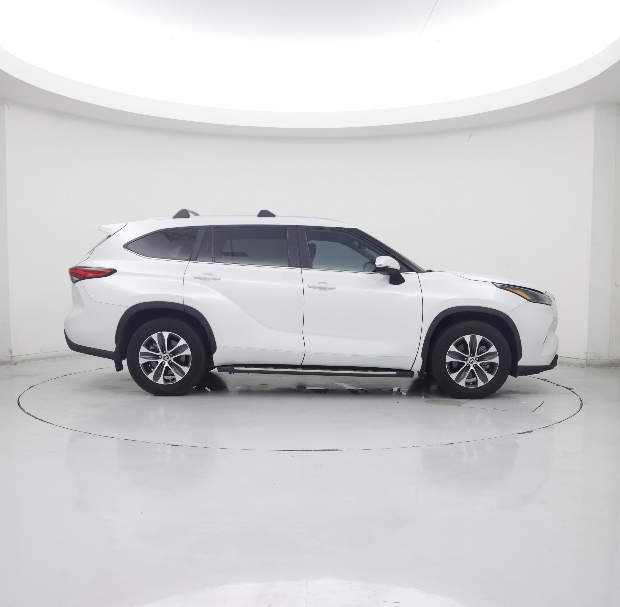 Thumbnail: 2023 Toyota Highlander - 7