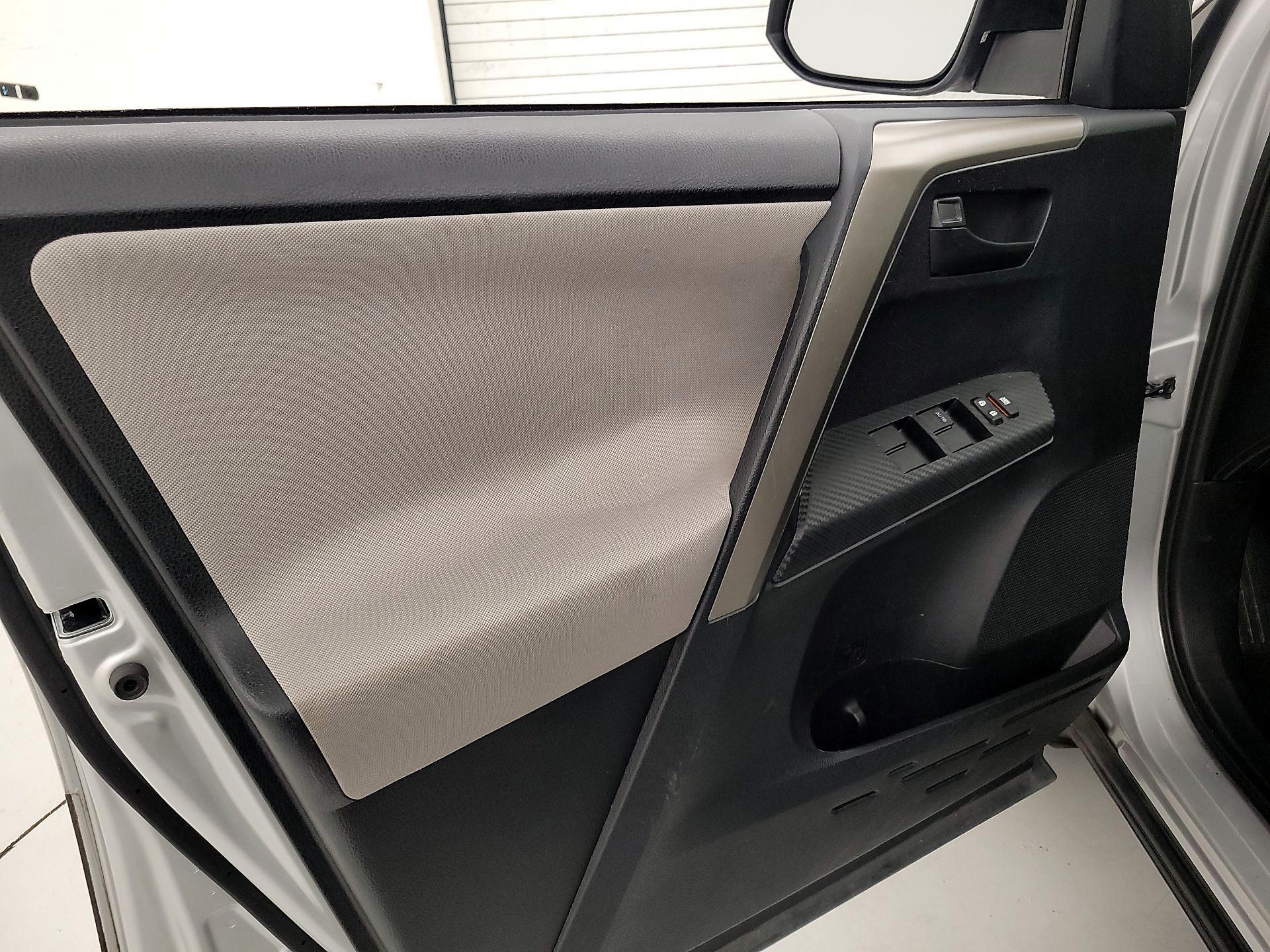 Thumbnail: 2014 Toyota RAV4 - 12