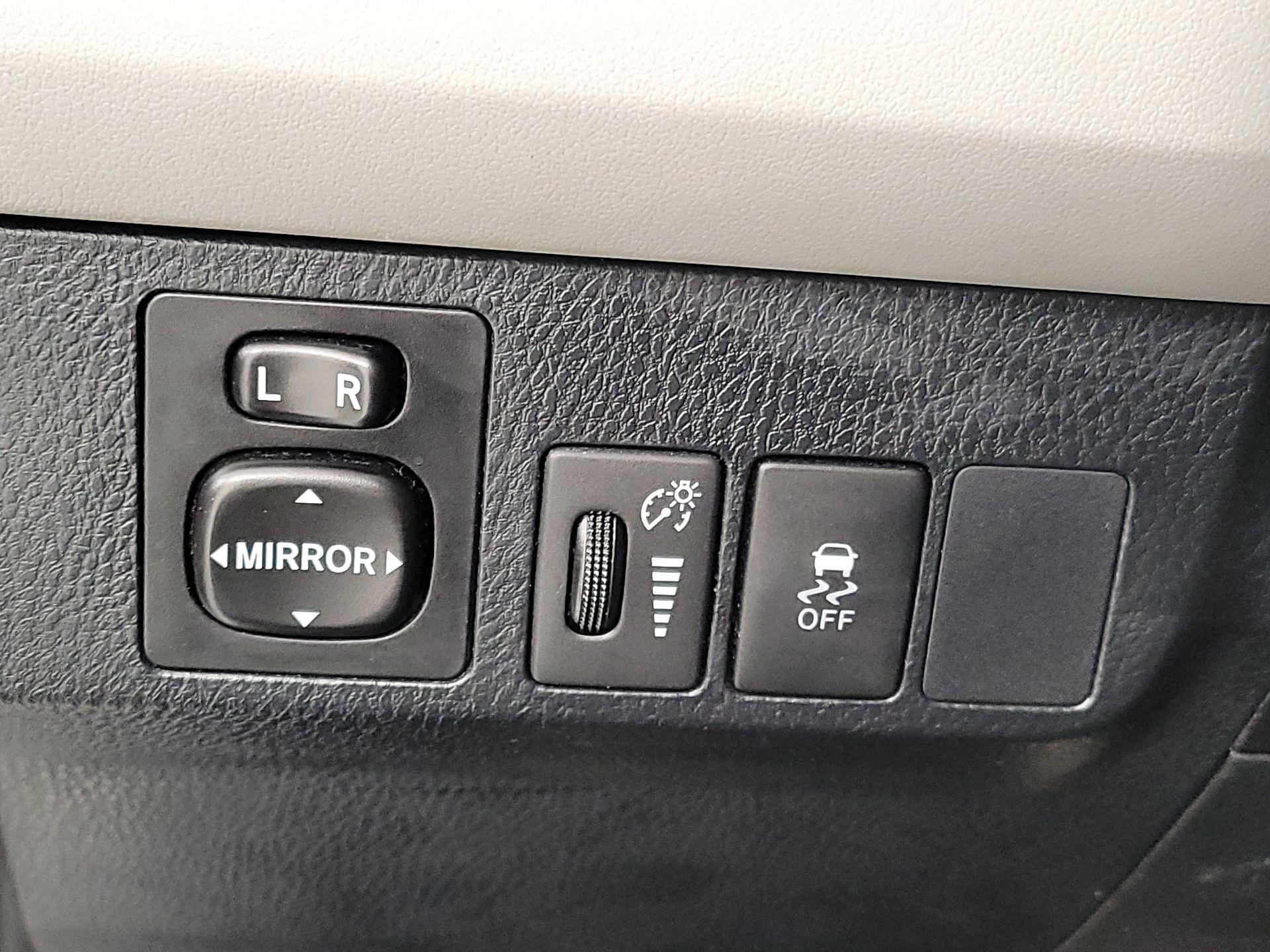 Thumbnail: 2014 Toyota RAV4 - 13