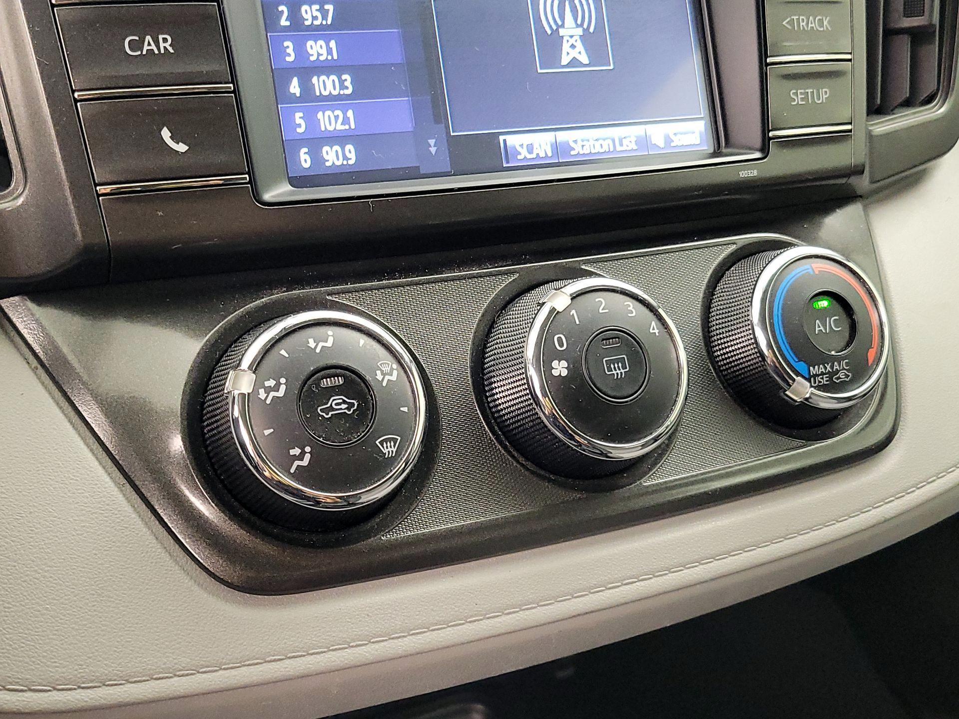 Thumbnail: 2014 Toyota RAV4 - 16