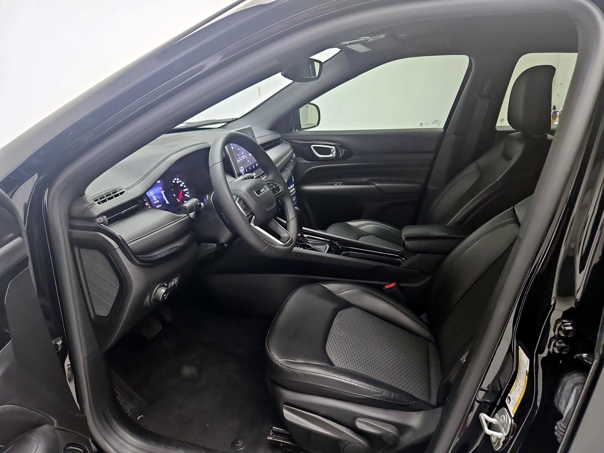 Thumbnail: 2022 Jeep Compass - 11