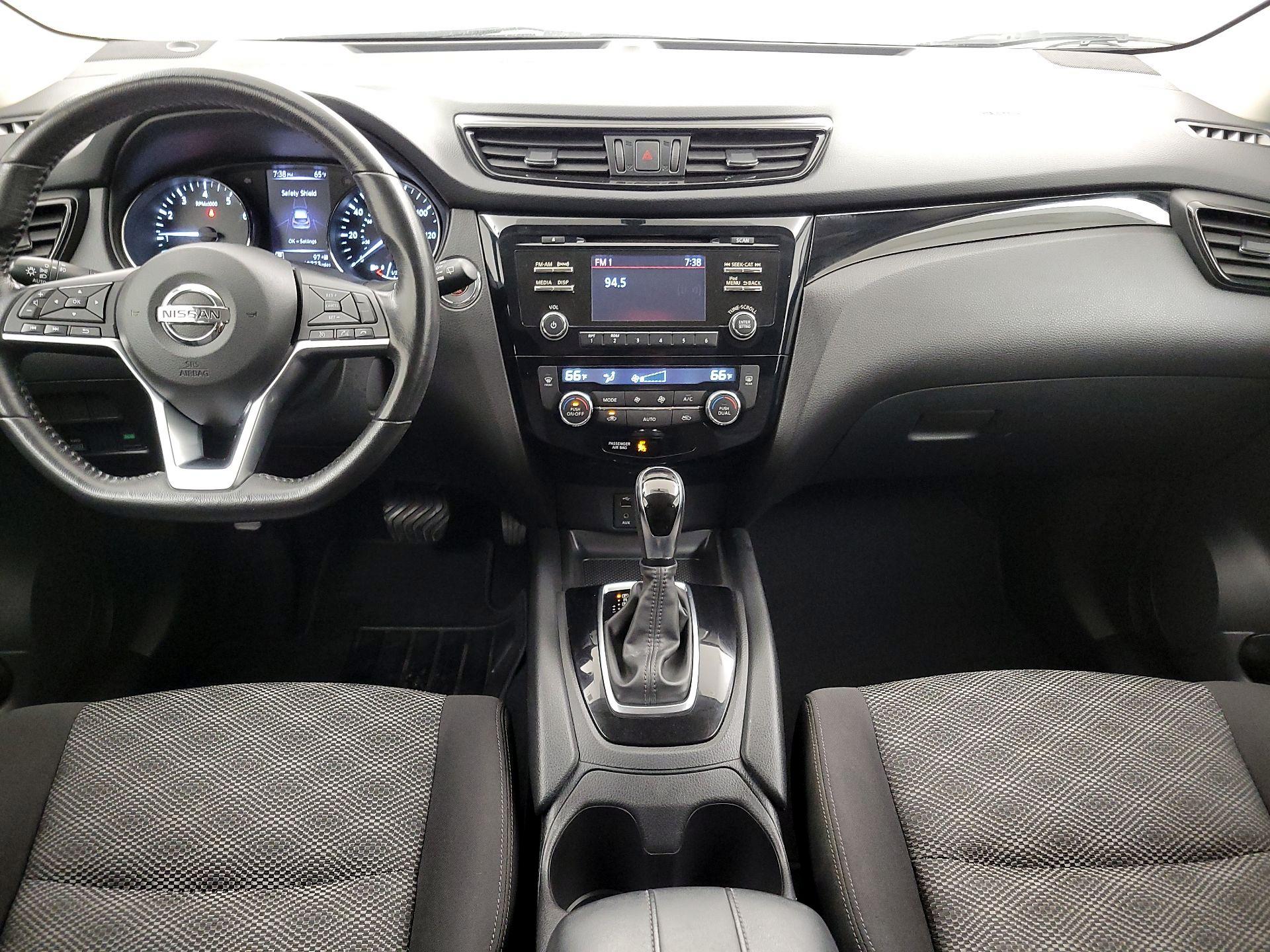 Thumbnail: 2018 Nissan Rogue Sport - 9