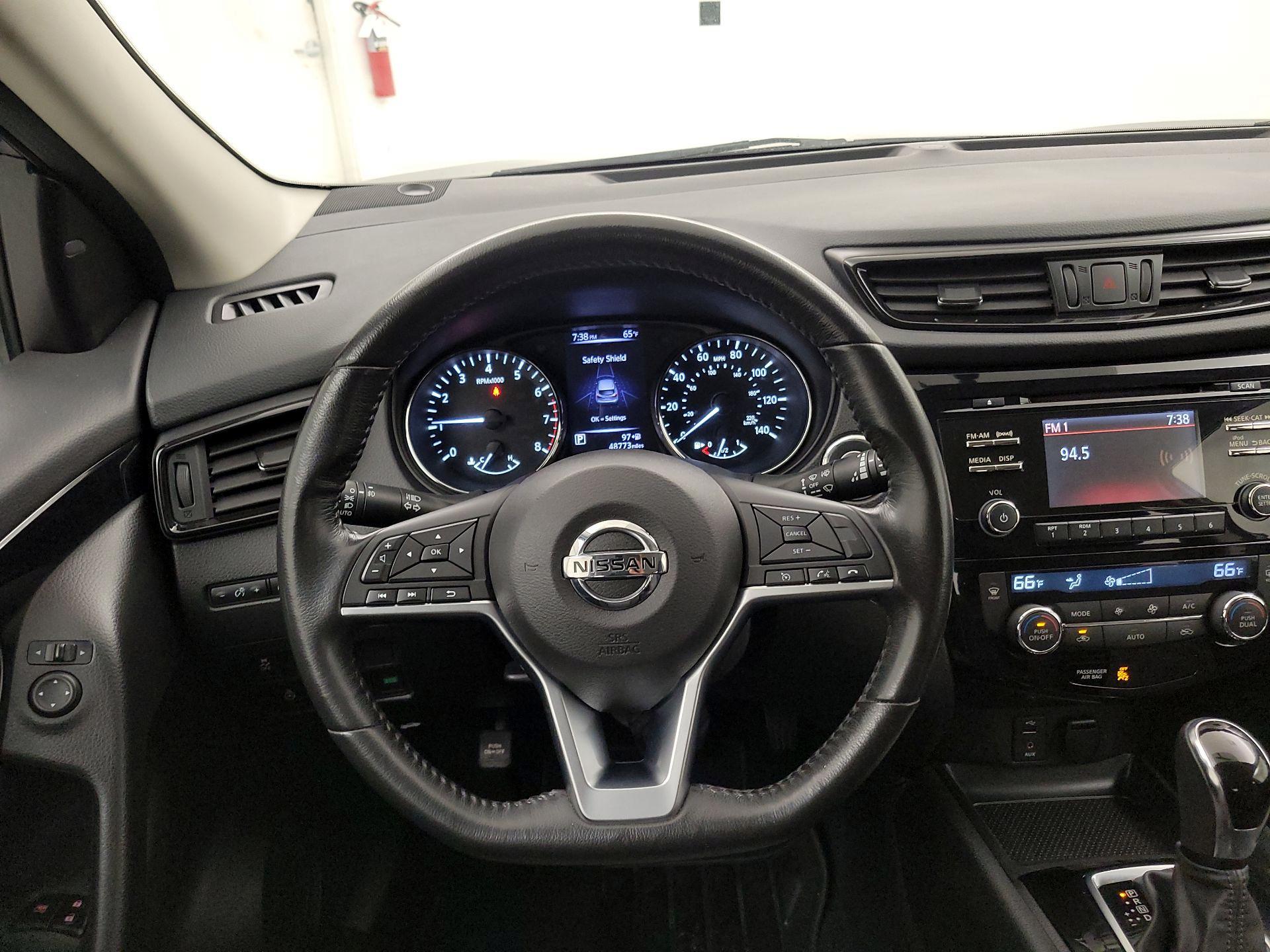 Thumbnail: 2018 Nissan Rogue Sport - 10