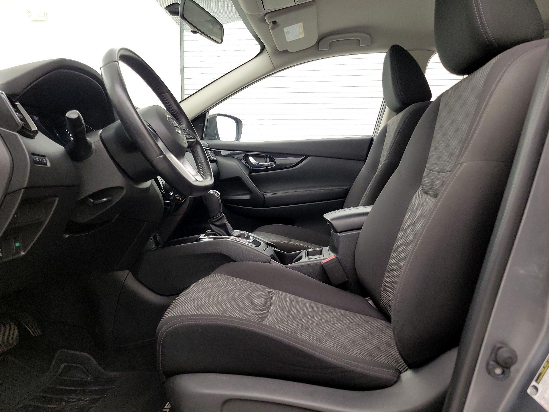 Thumbnail: 2018 Nissan Rogue Sport - 11