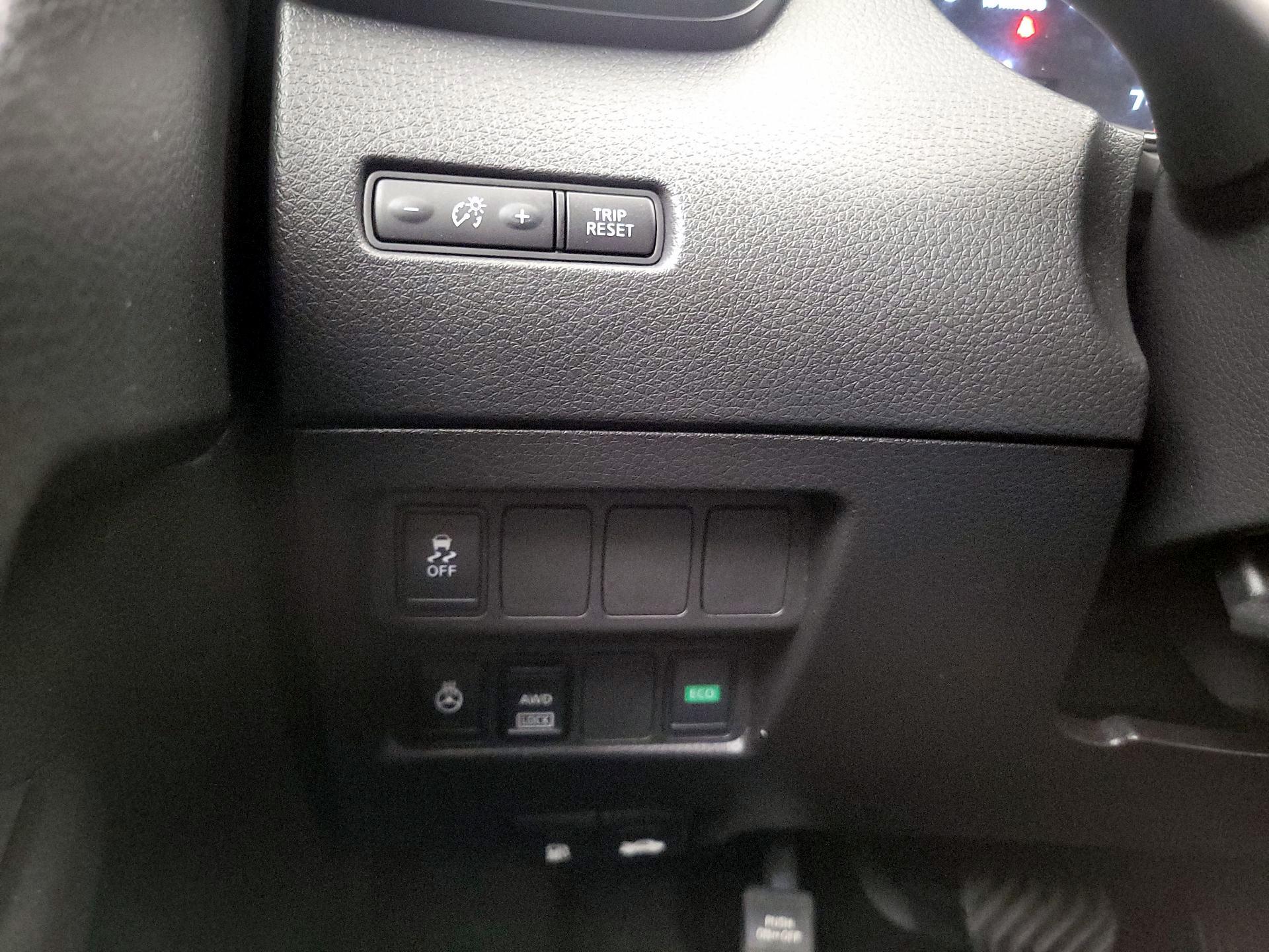 Thumbnail: 2018 Nissan Rogue Sport - 13