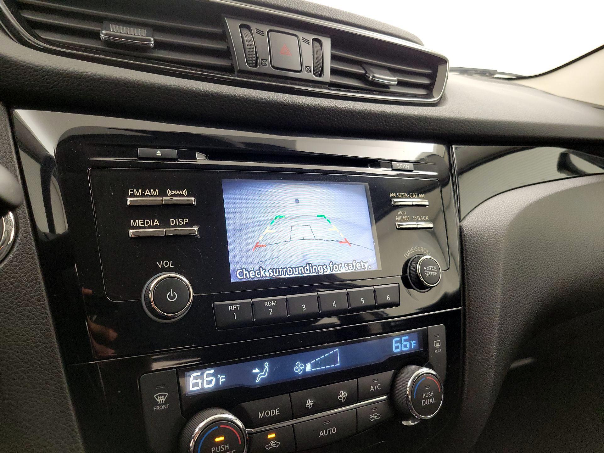 Thumbnail: 2018 Nissan Rogue Sport - 14