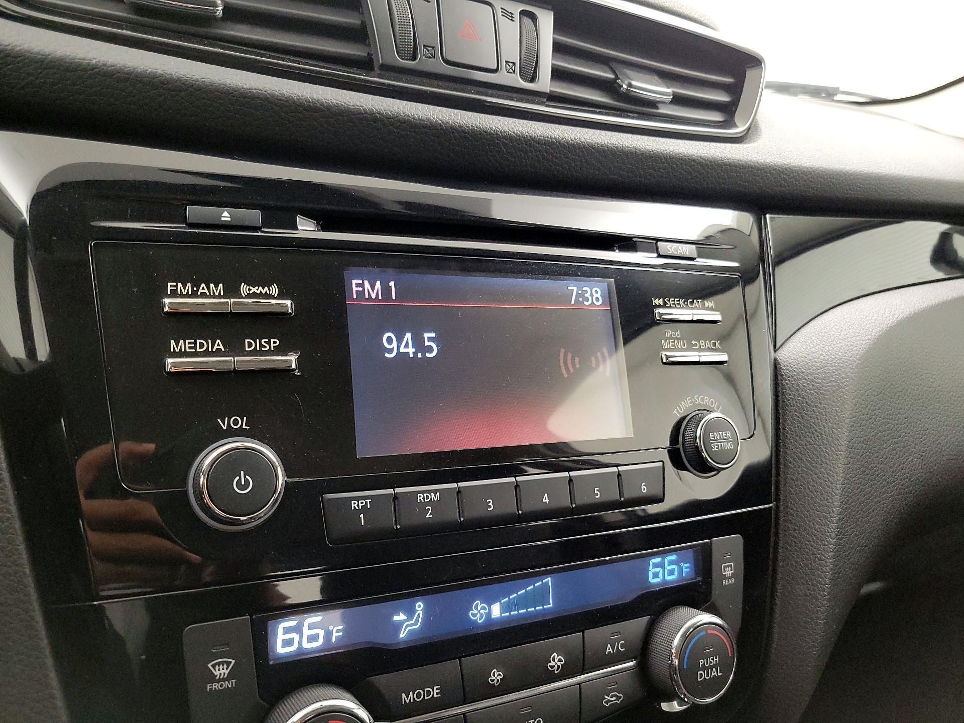 Thumbnail: 2018 Nissan Rogue Sport - 15