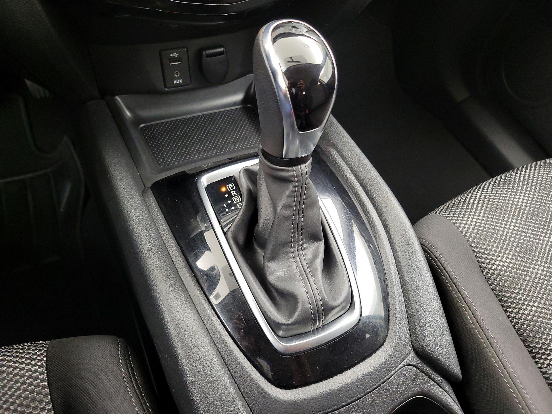 Thumbnail: 2018 Nissan Rogue Sport - 17