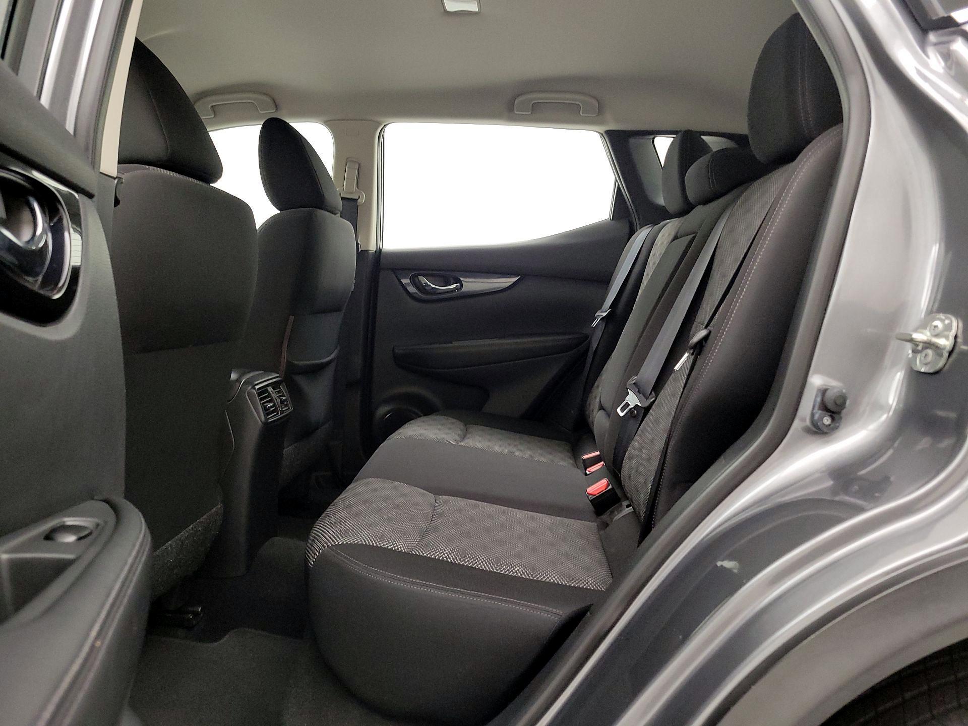 Thumbnail: 2018 Nissan Rogue Sport - 19