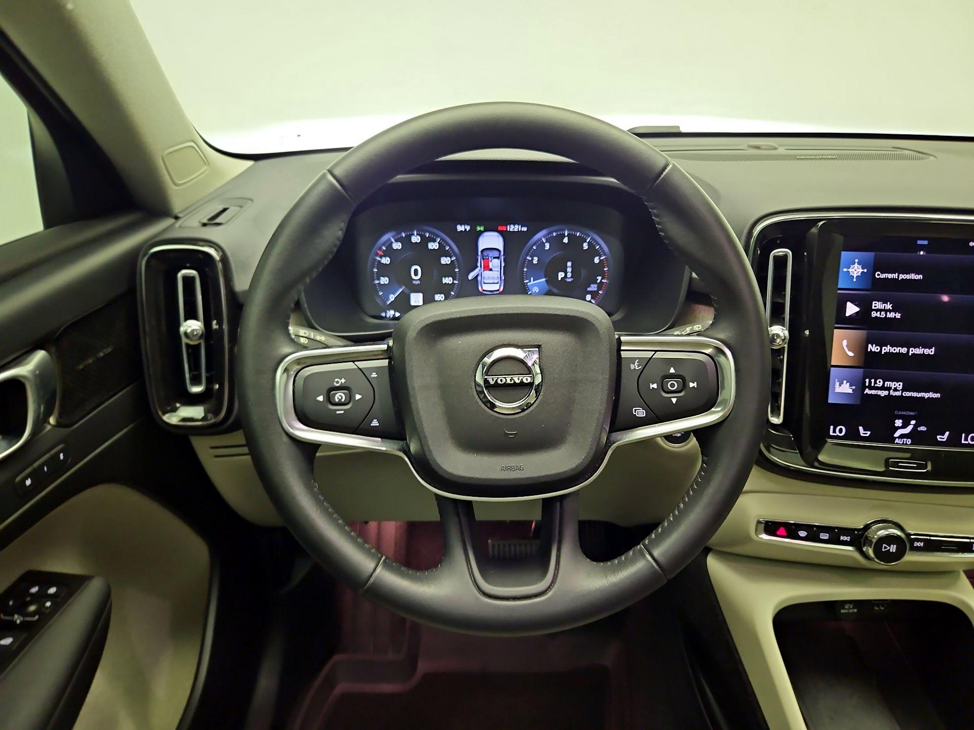 Thumbnail: 2021 Volvo XC40 - 10