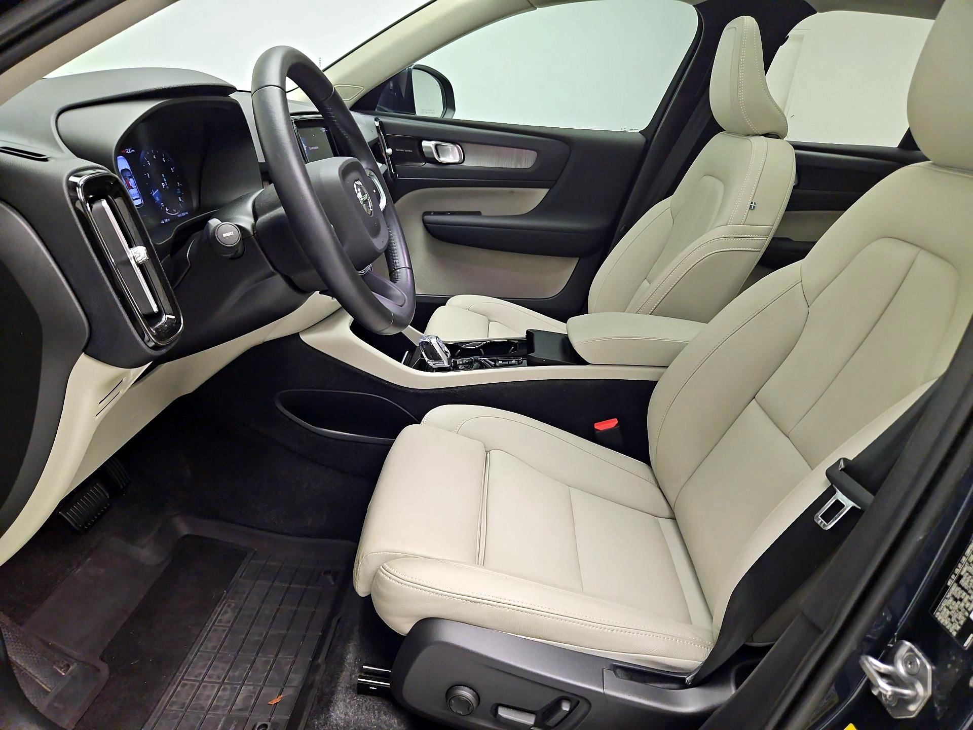 Thumbnail: 2021 Volvo XC40 - 11