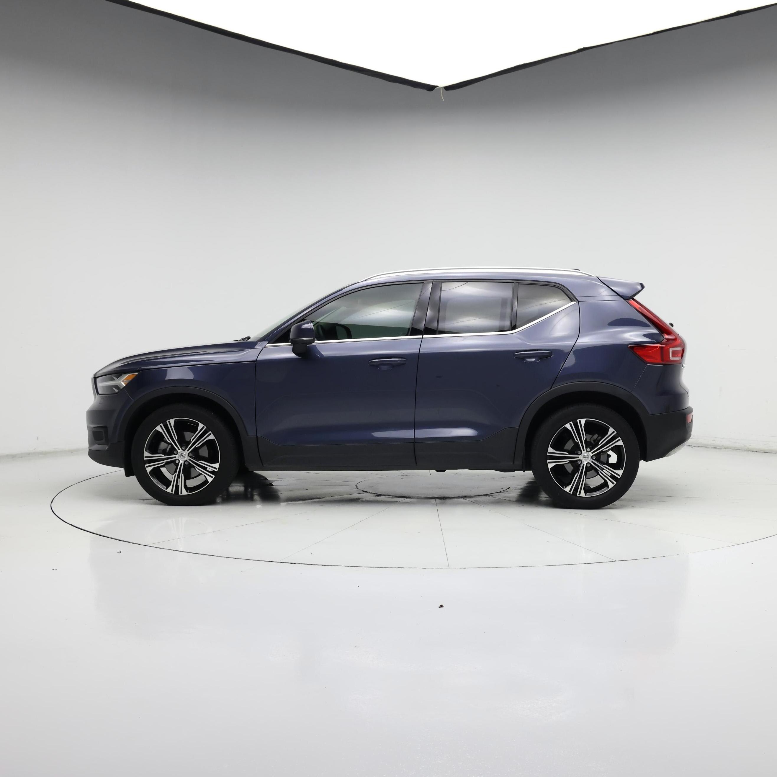 Thumbnail: 2021 Volvo XC40 - 3