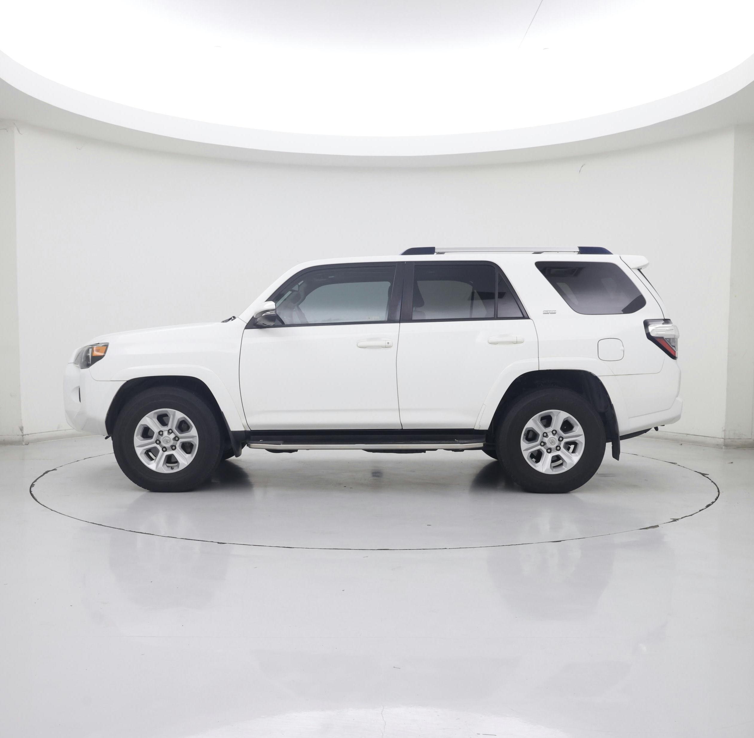 Thumbnail: 2019 Toyota 4Runner - 3