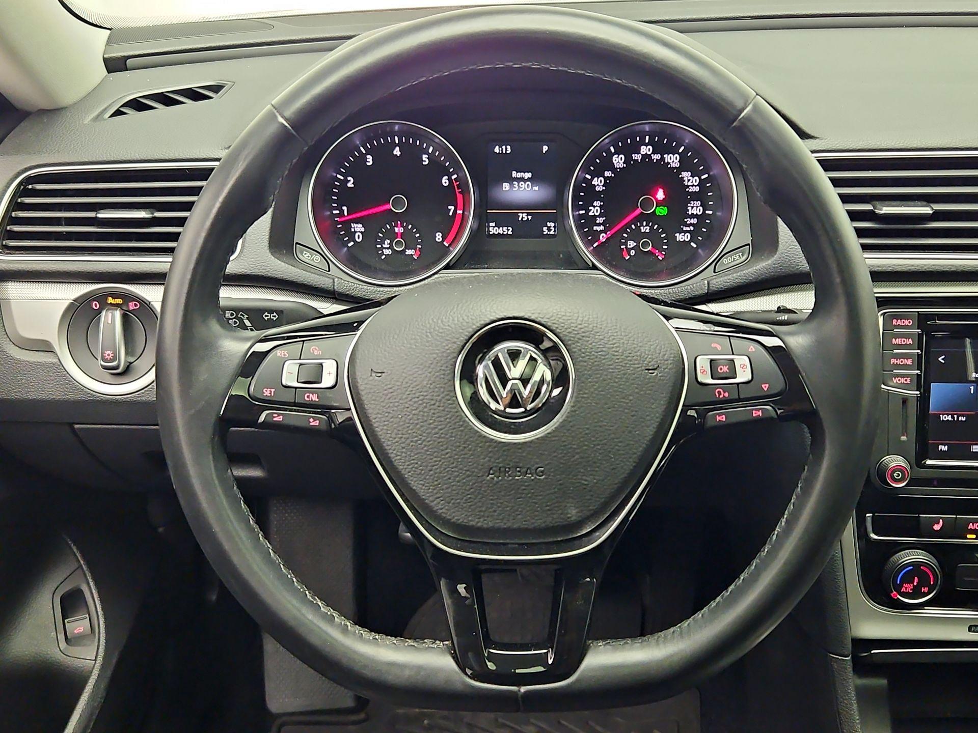 Thumbnail: 2019 Volkswagen Passat - 10