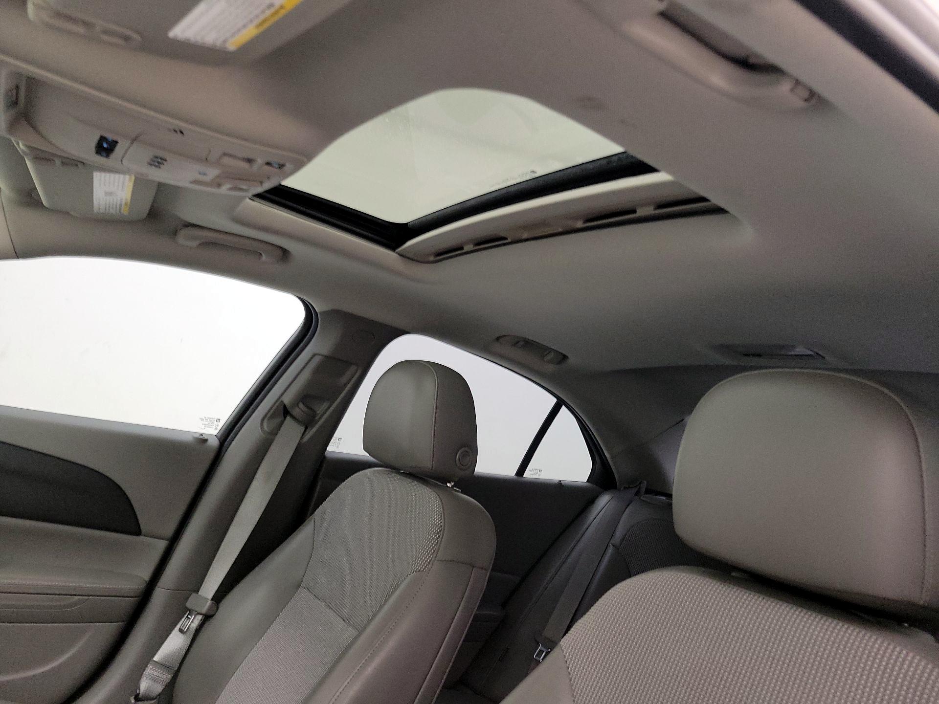 Thumbnail: 2016 Chevrolet Malibu - 19