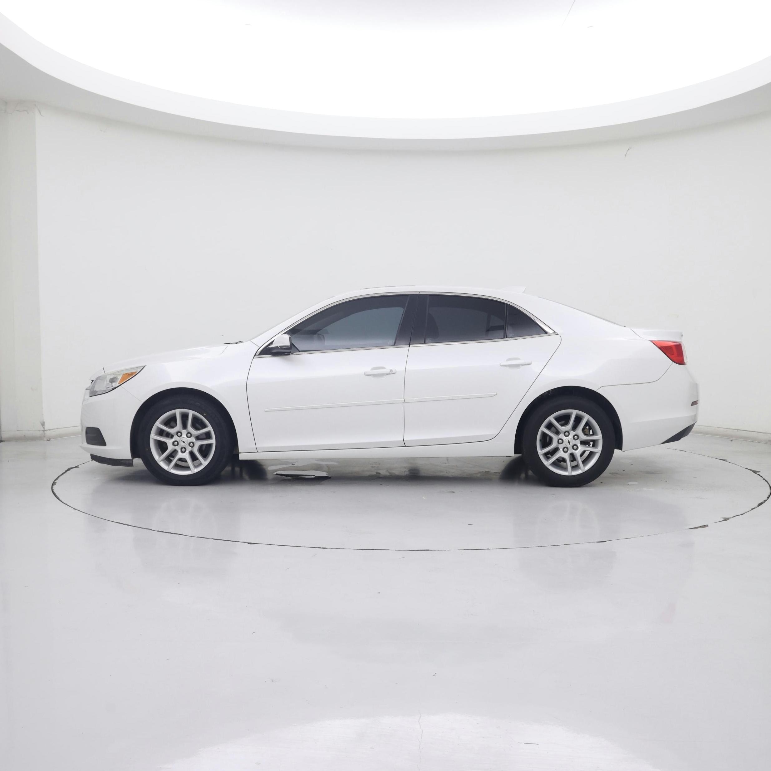 Thumbnail: 2016 Chevrolet Malibu - 3