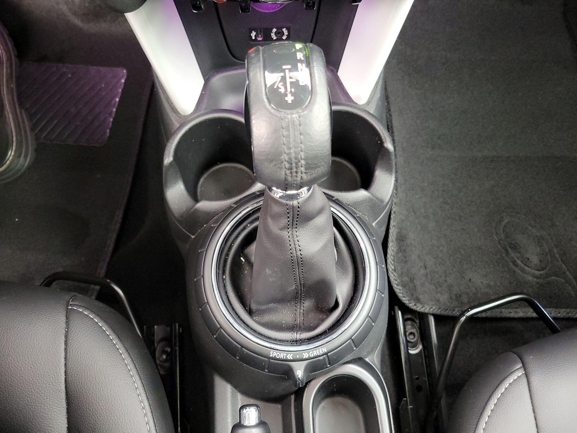 Thumbnail: 2016 MINI Cooper Hardtop - 16