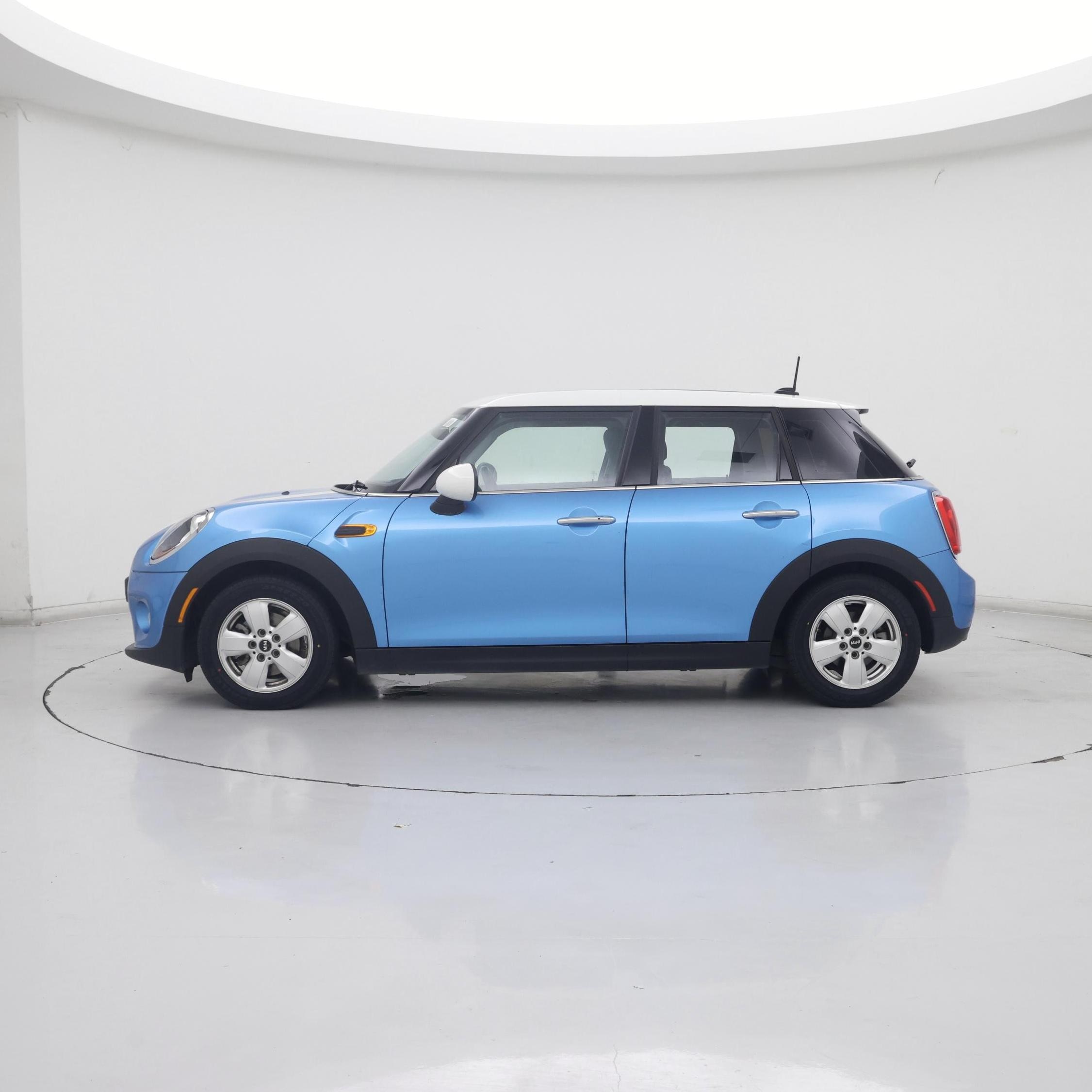 Thumbnail: 2016 MINI Cooper Hardtop - 3