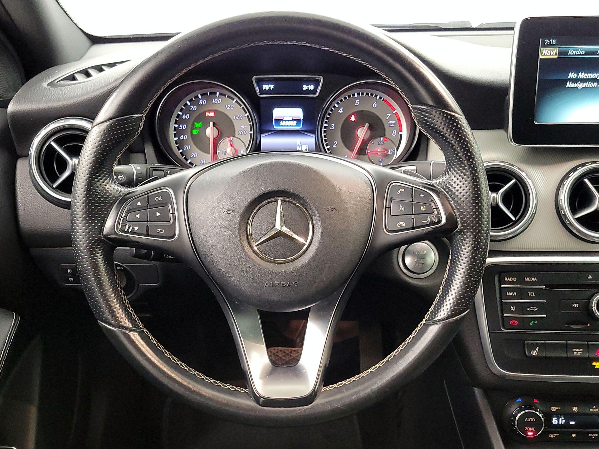 Thumbnail: 2016 Mercedes-Benz GLA - 10