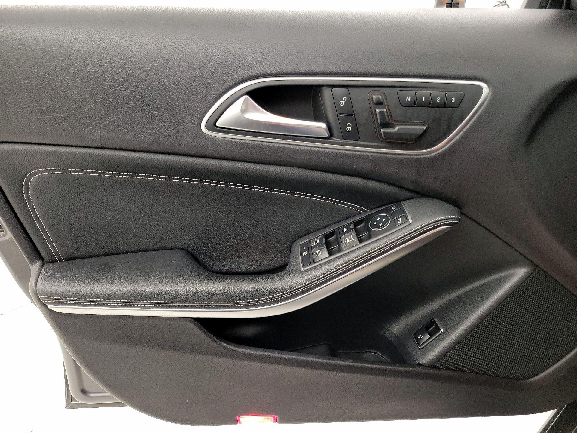 Thumbnail: 2016 Mercedes-Benz GLA - 12