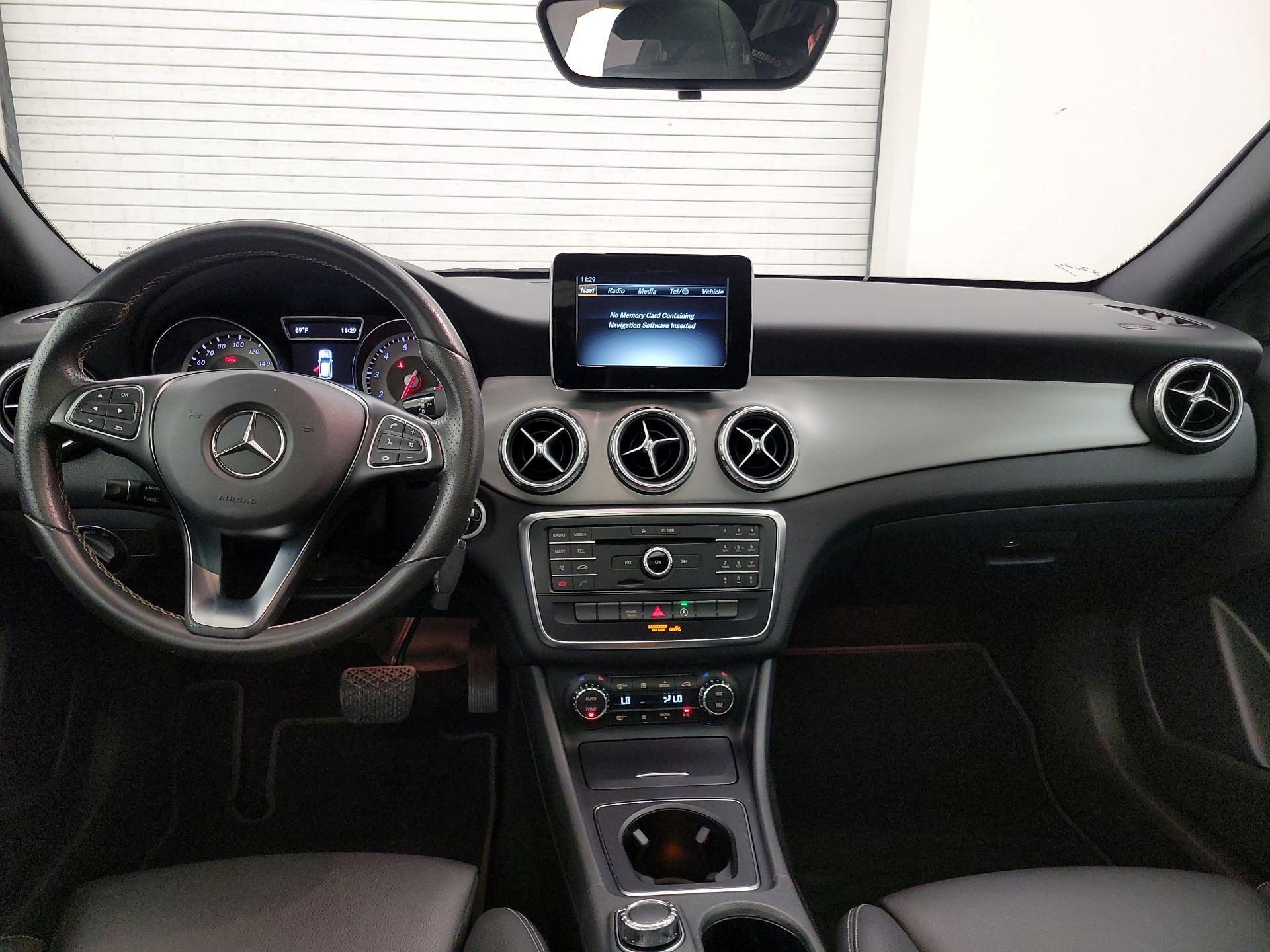 Thumbnail: 2017 Mercedes-Benz GLA - 9