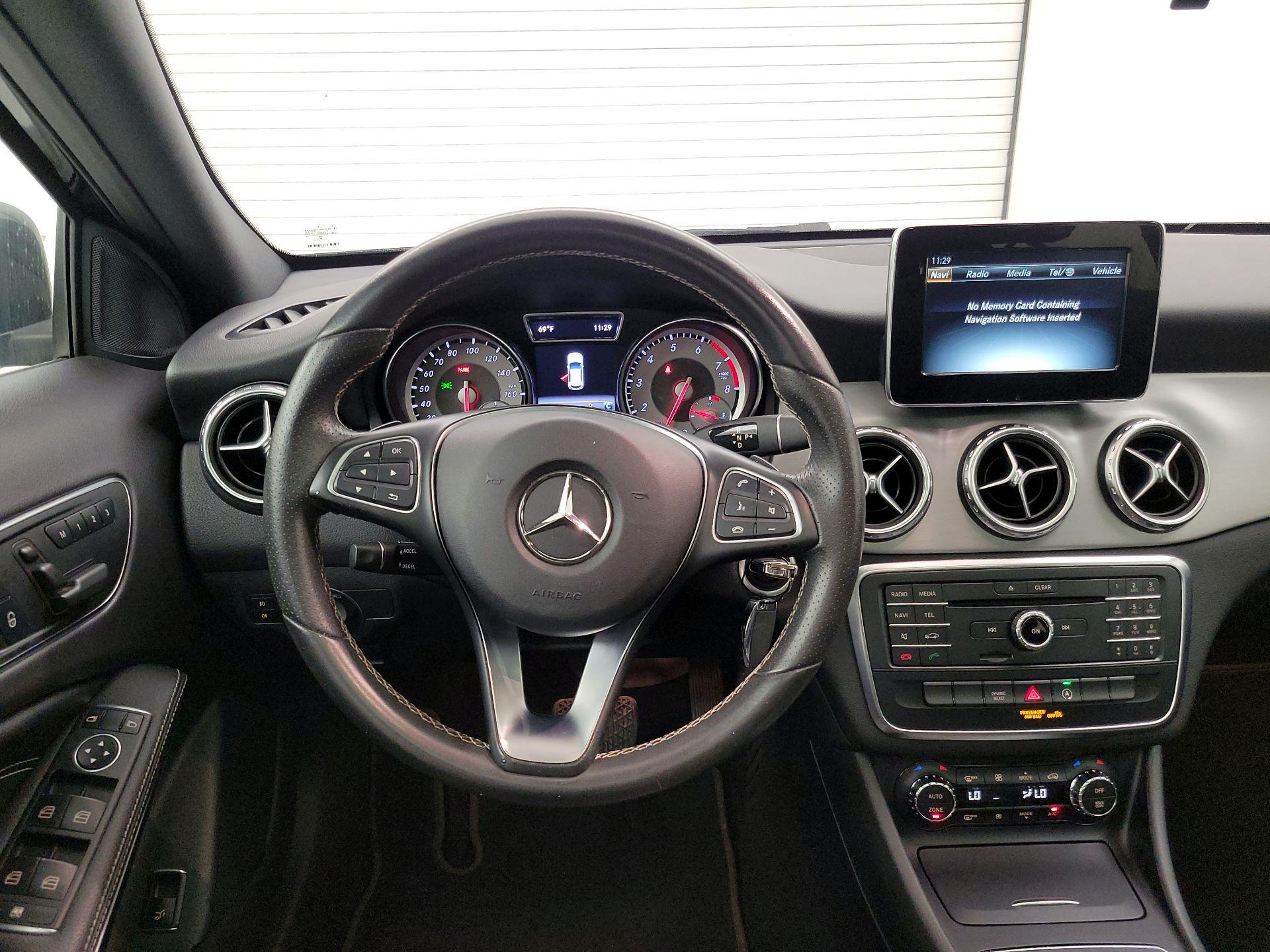 Thumbnail: 2017 Mercedes-Benz GLA - 10