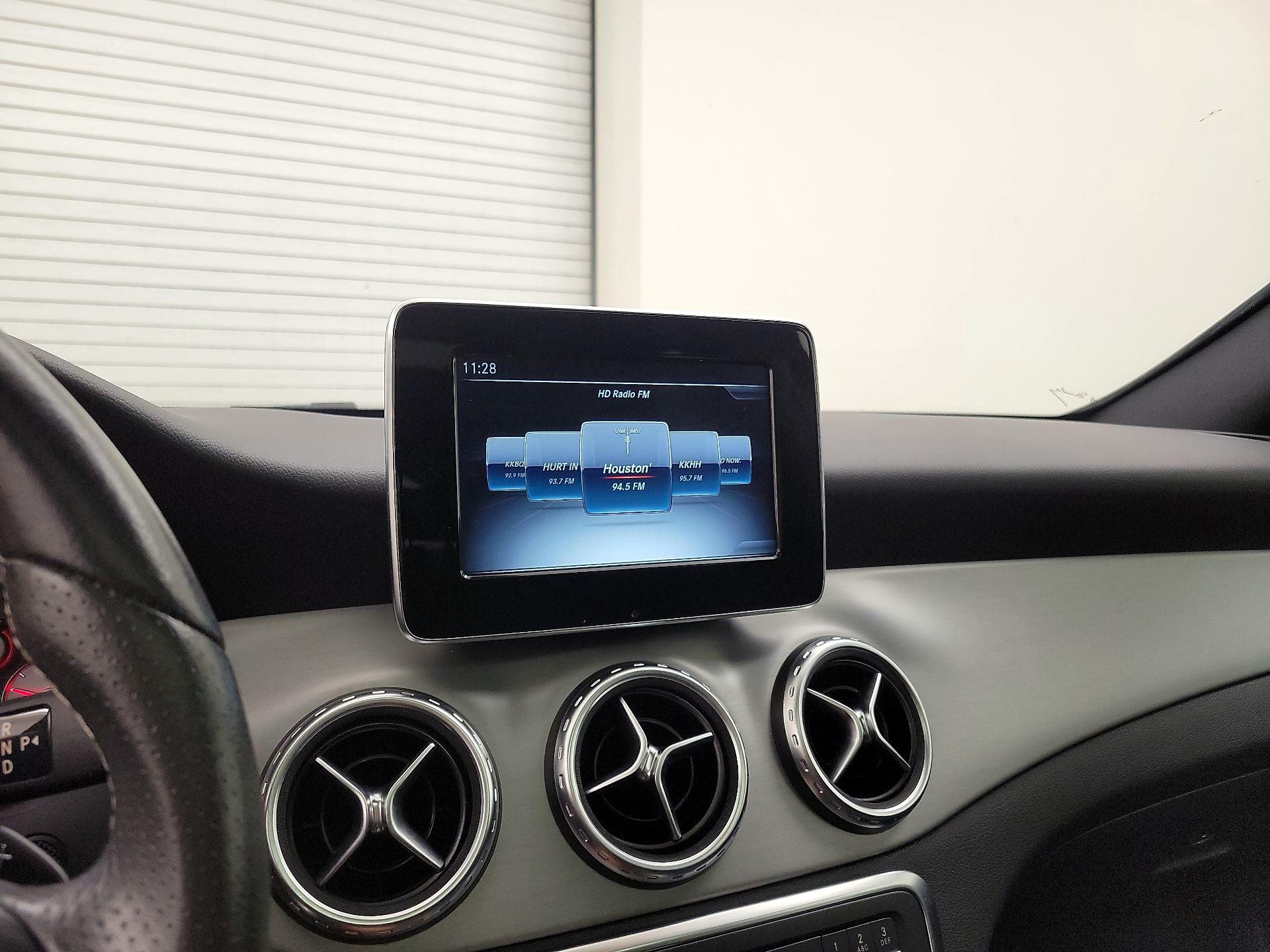Thumbnail: 2017 Mercedes-Benz GLA - 15