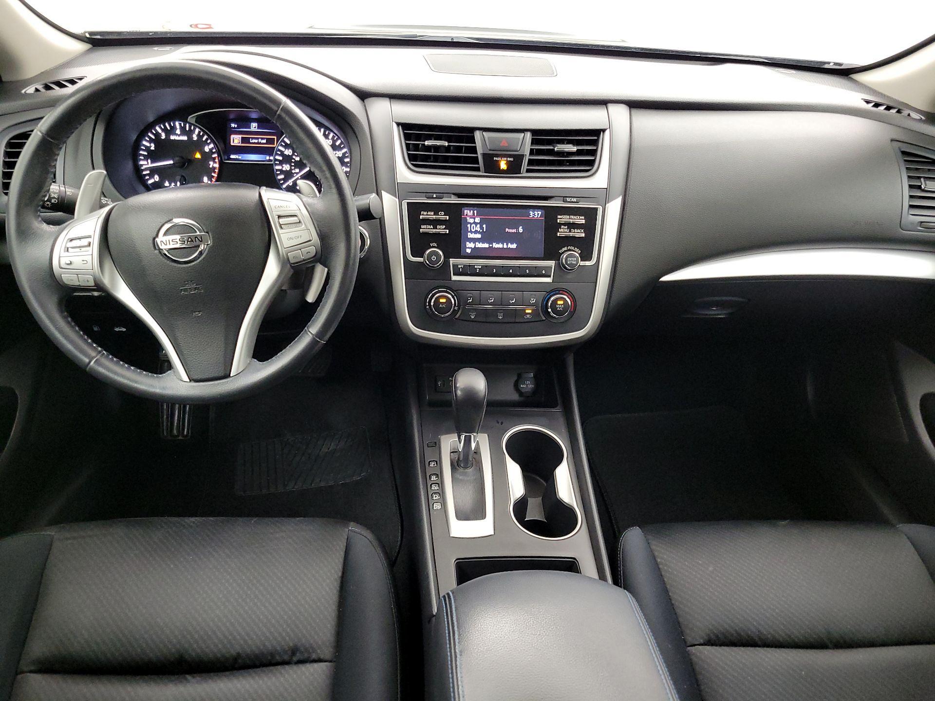 Thumbnail: 2017 Nissan Altima - 9