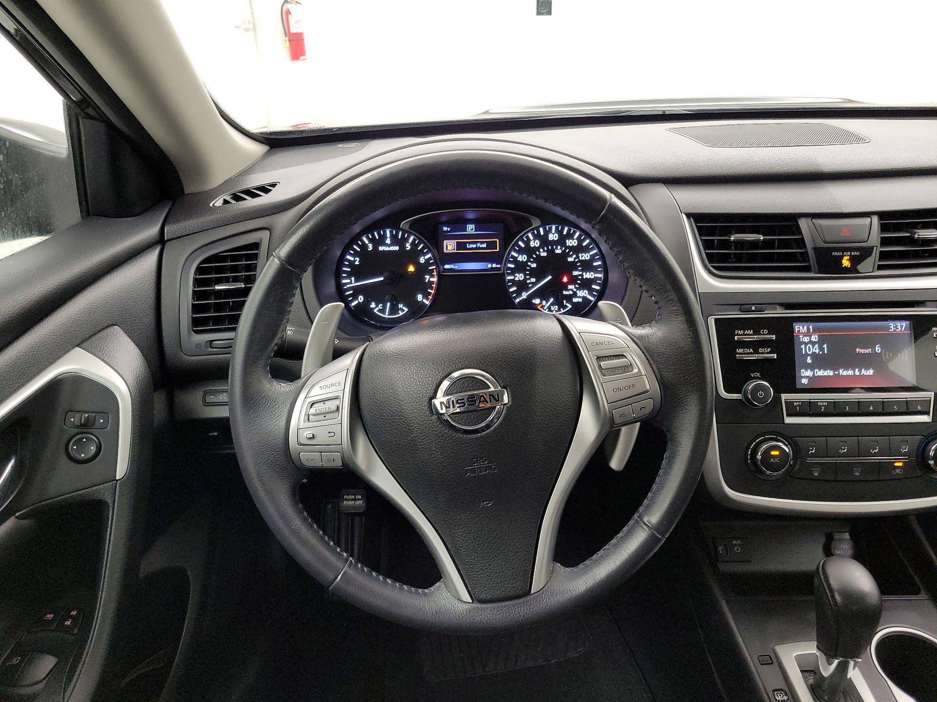Thumbnail: 2017 Nissan Altima - 10