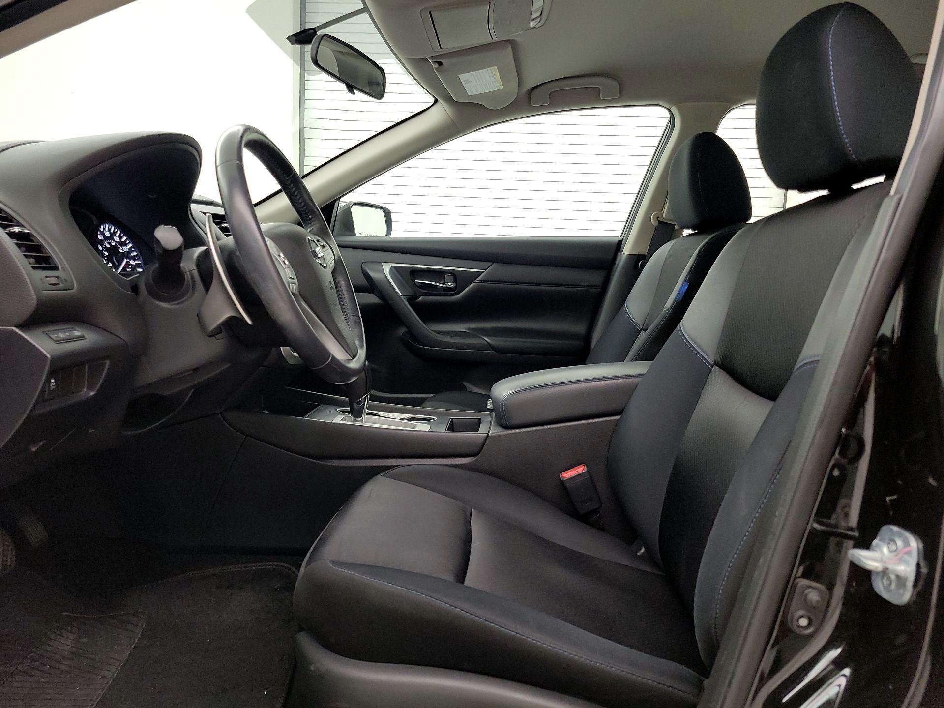 Thumbnail: 2017 Nissan Altima - 11