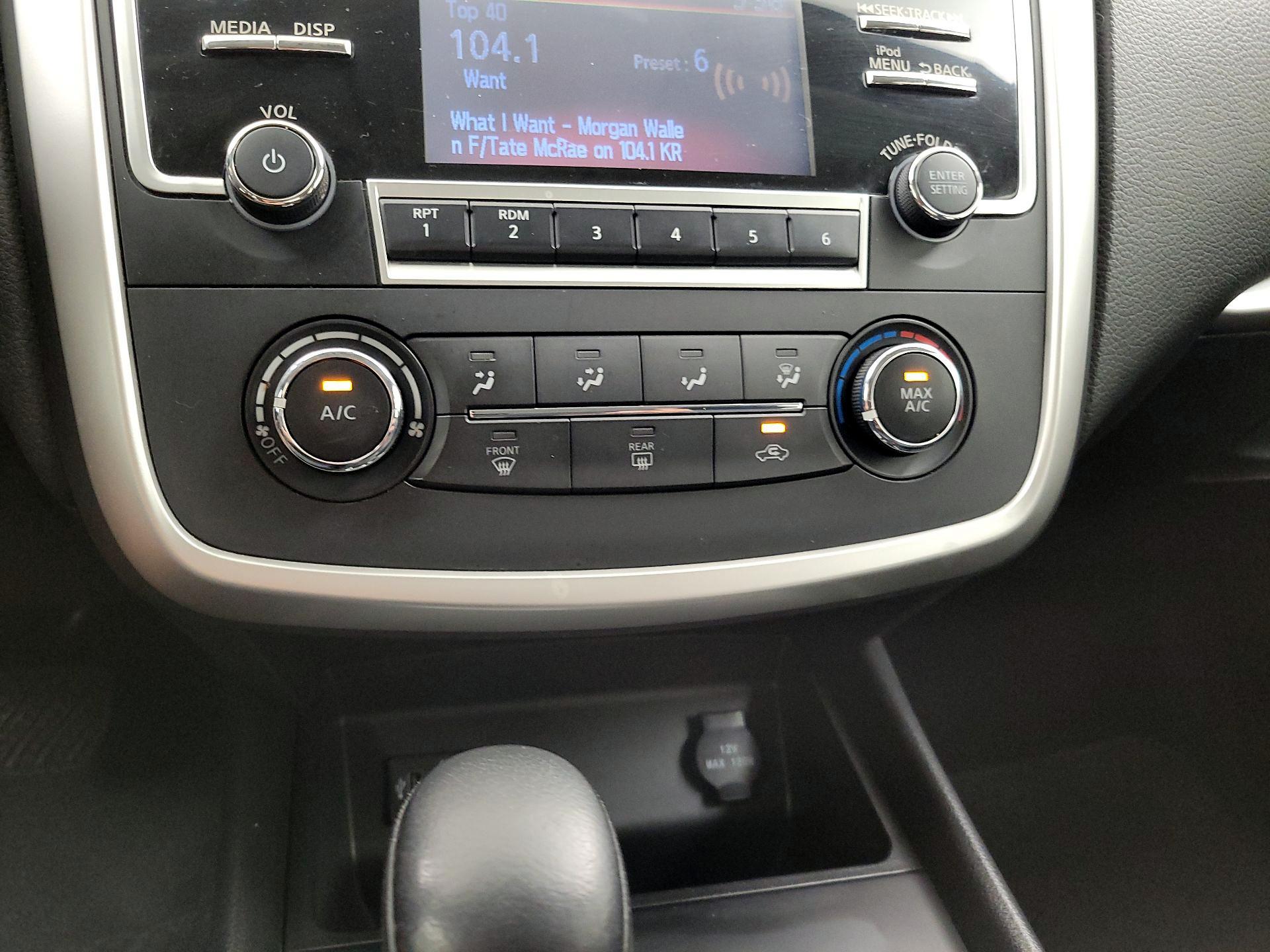 Thumbnail: 2017 Nissan Altima - 16