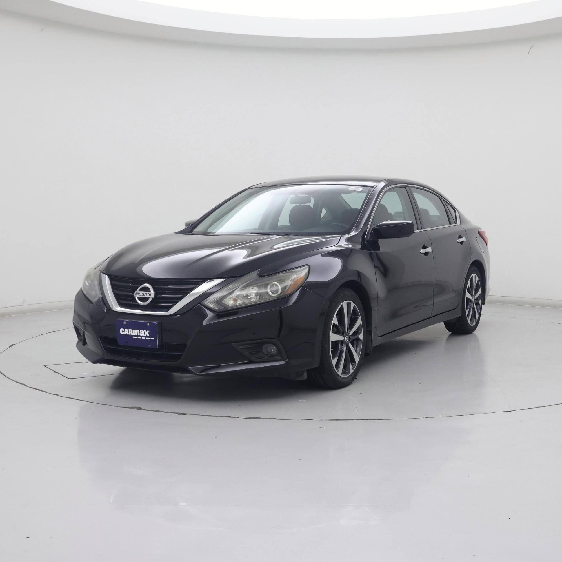 Thumbnail: 2017 Nissan Altima - 4