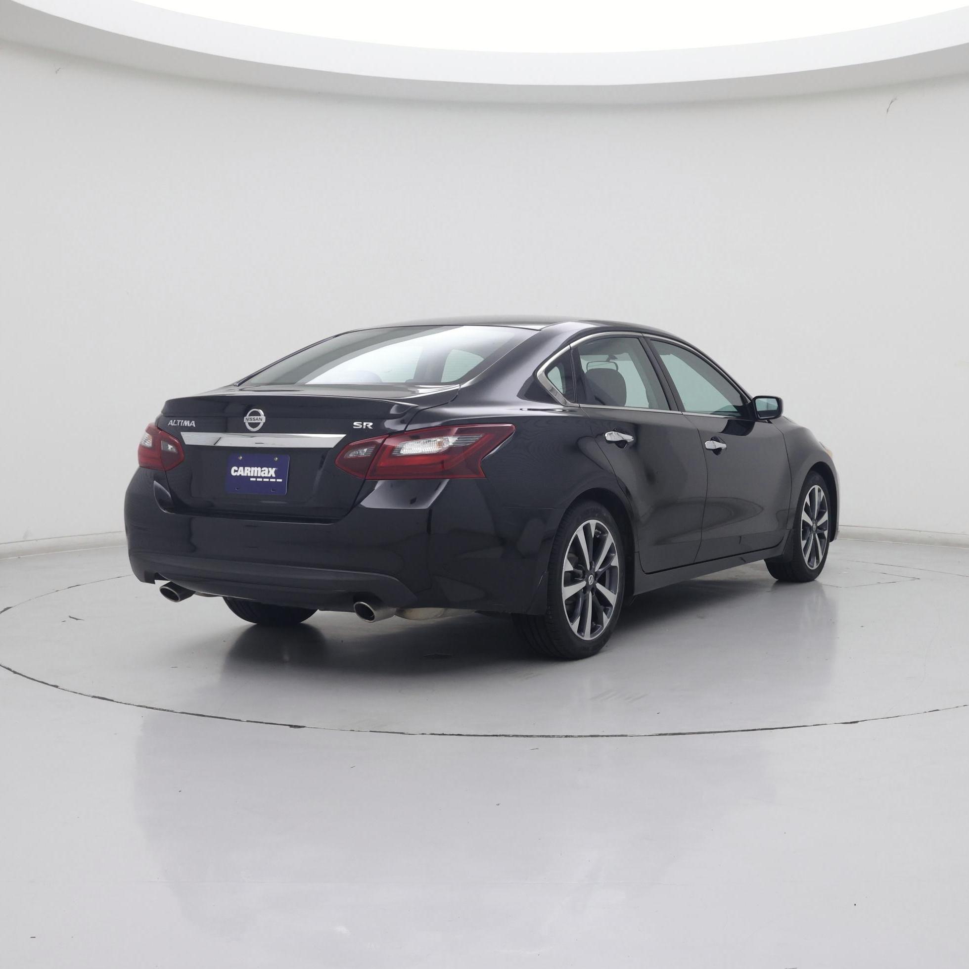 Thumbnail: 2017 Nissan Altima - 8