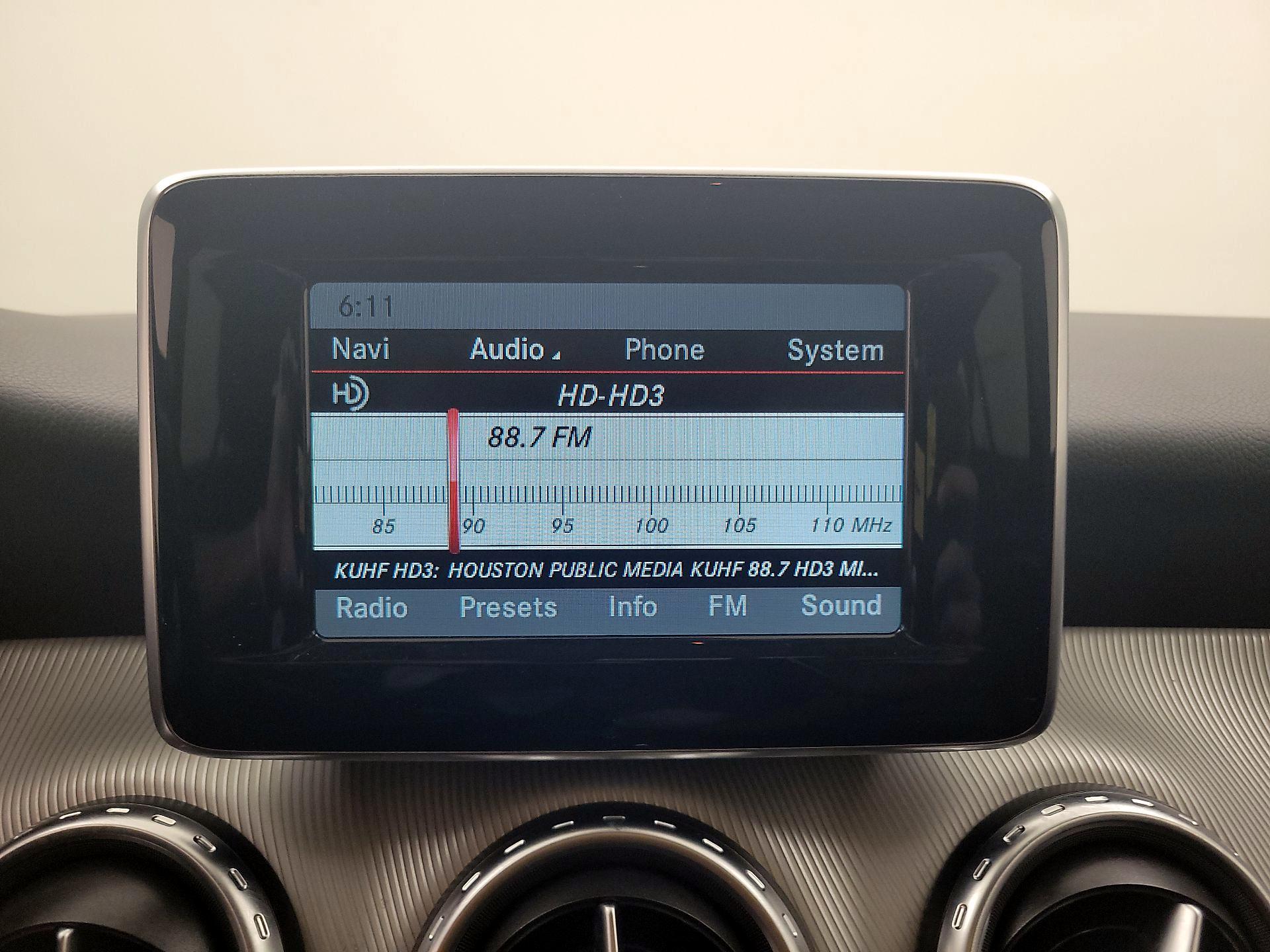 Thumbnail: 2015 Mercedes-Benz GLA - 15