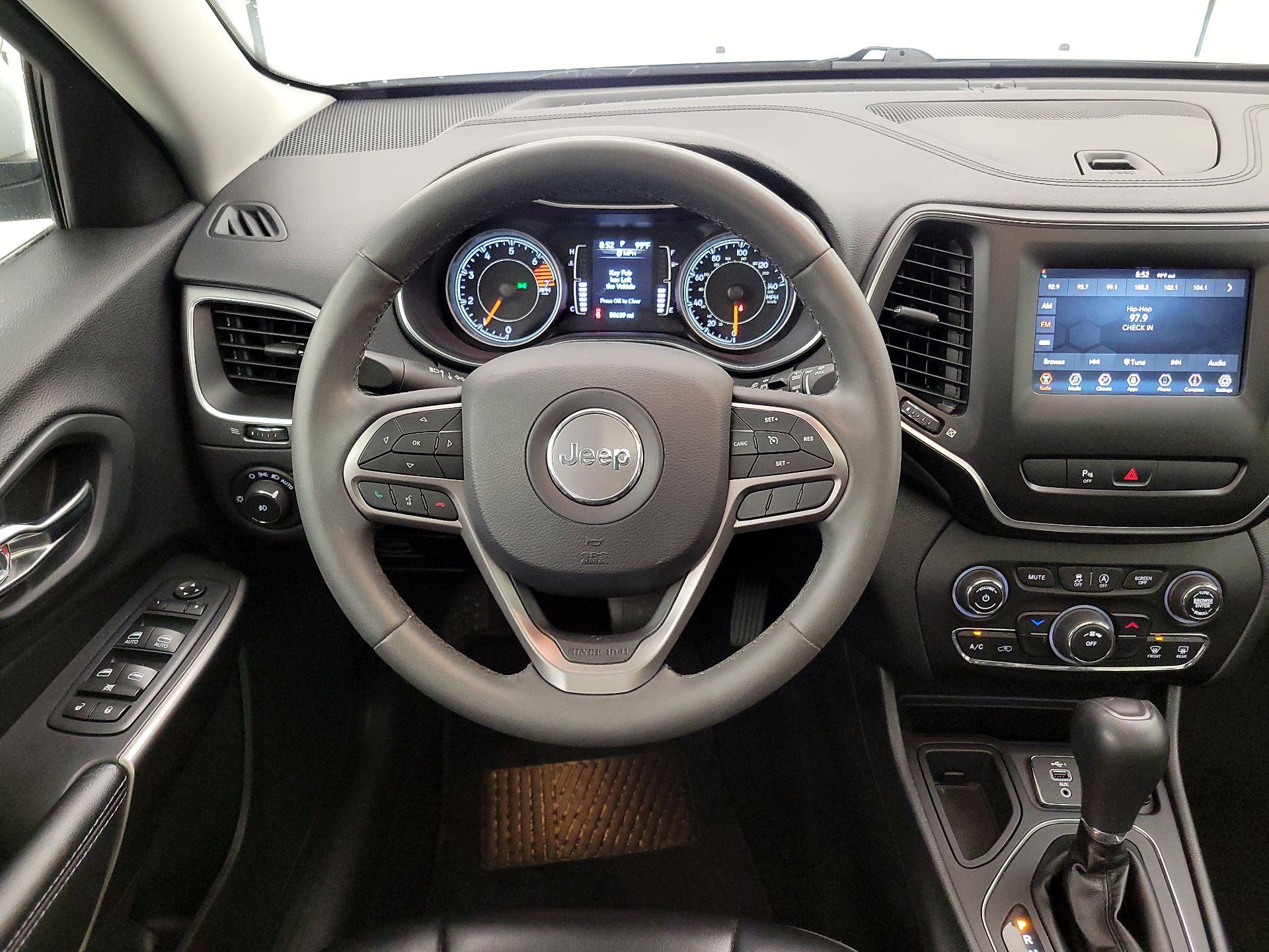 Thumbnail: 2020 Jeep Cherokee - 10