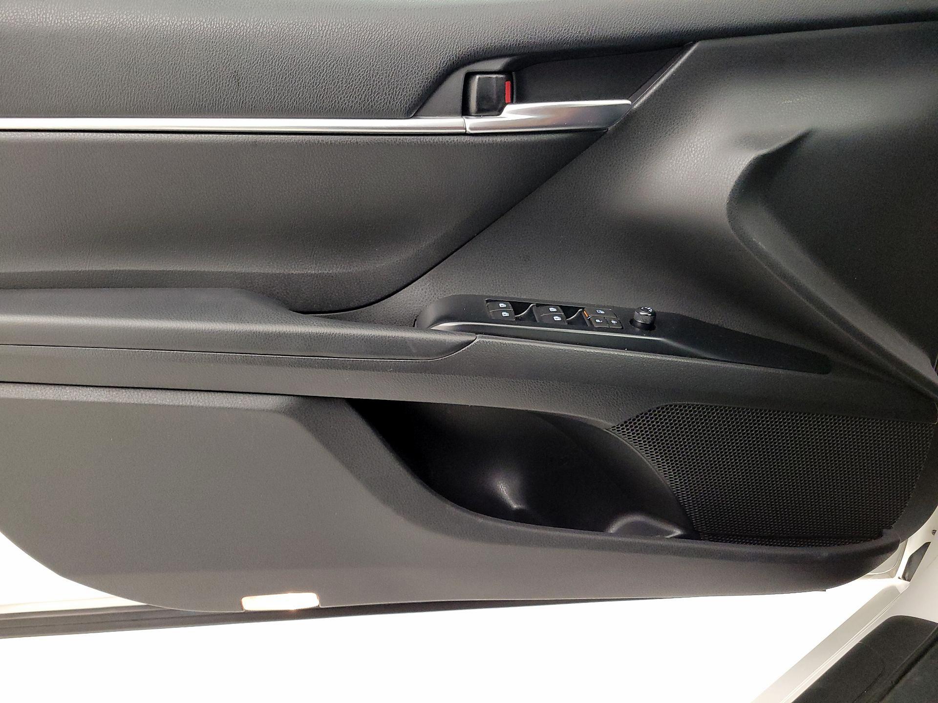Thumbnail: 2019 Toyota Camry - 12