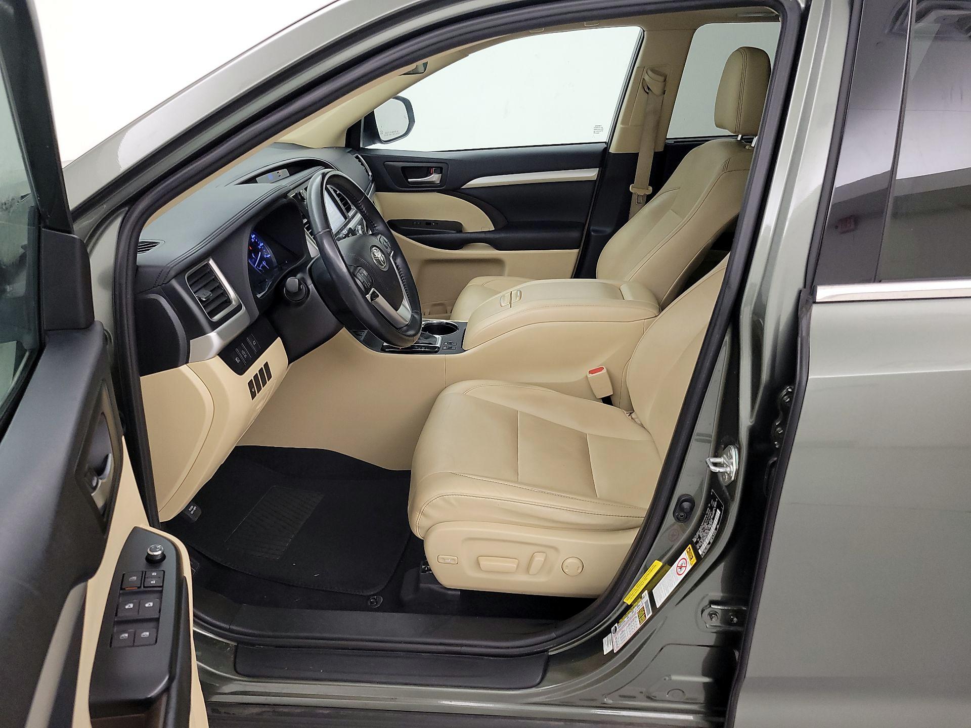 Thumbnail: 2019 Toyota Highlander - 11