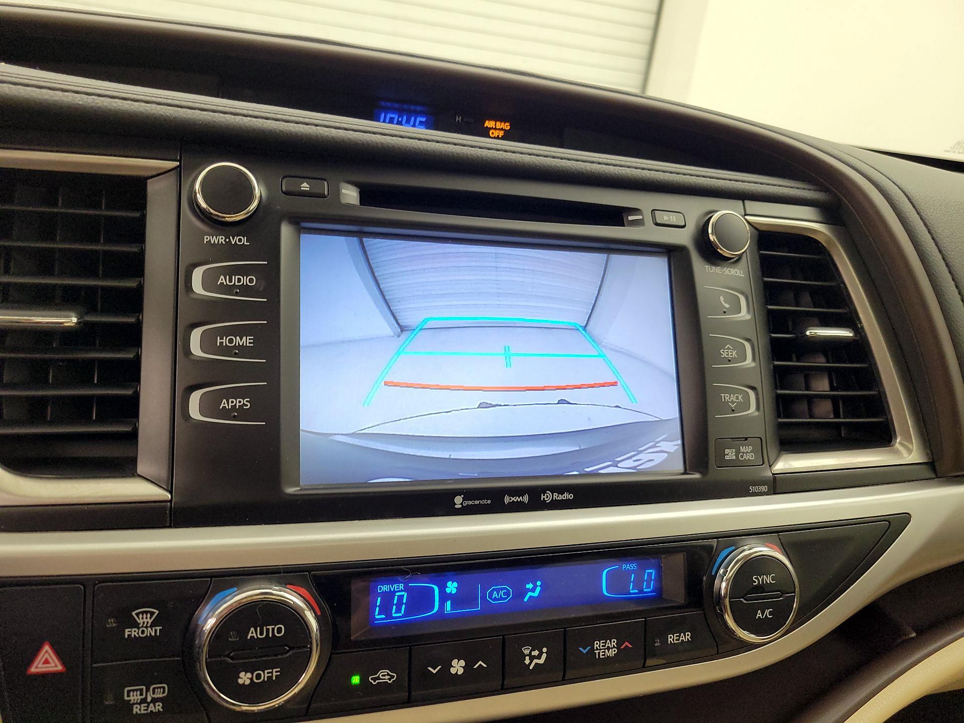 Thumbnail: 2019 Toyota Highlander - 14