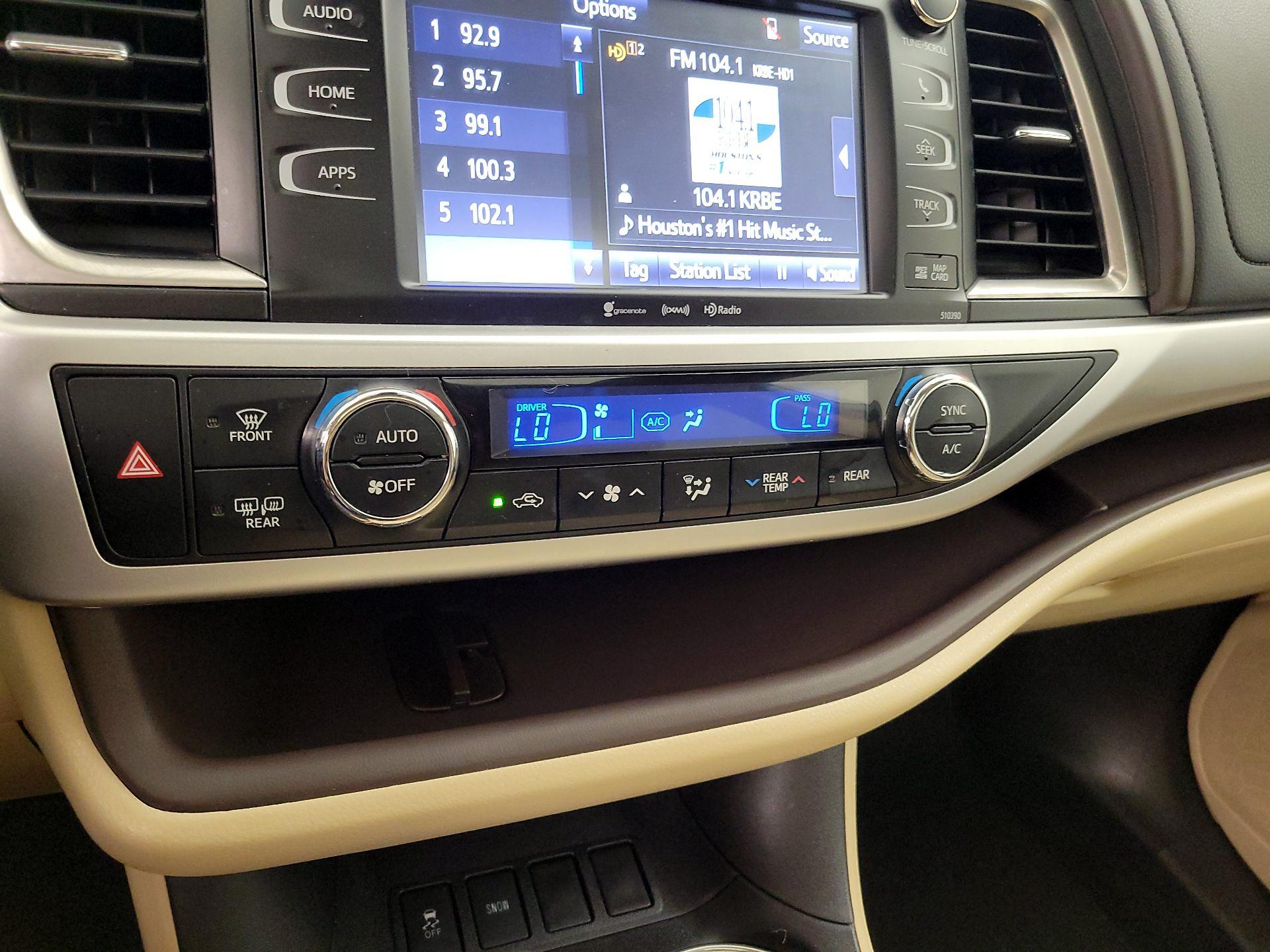 Thumbnail: 2019 Toyota Highlander - 16