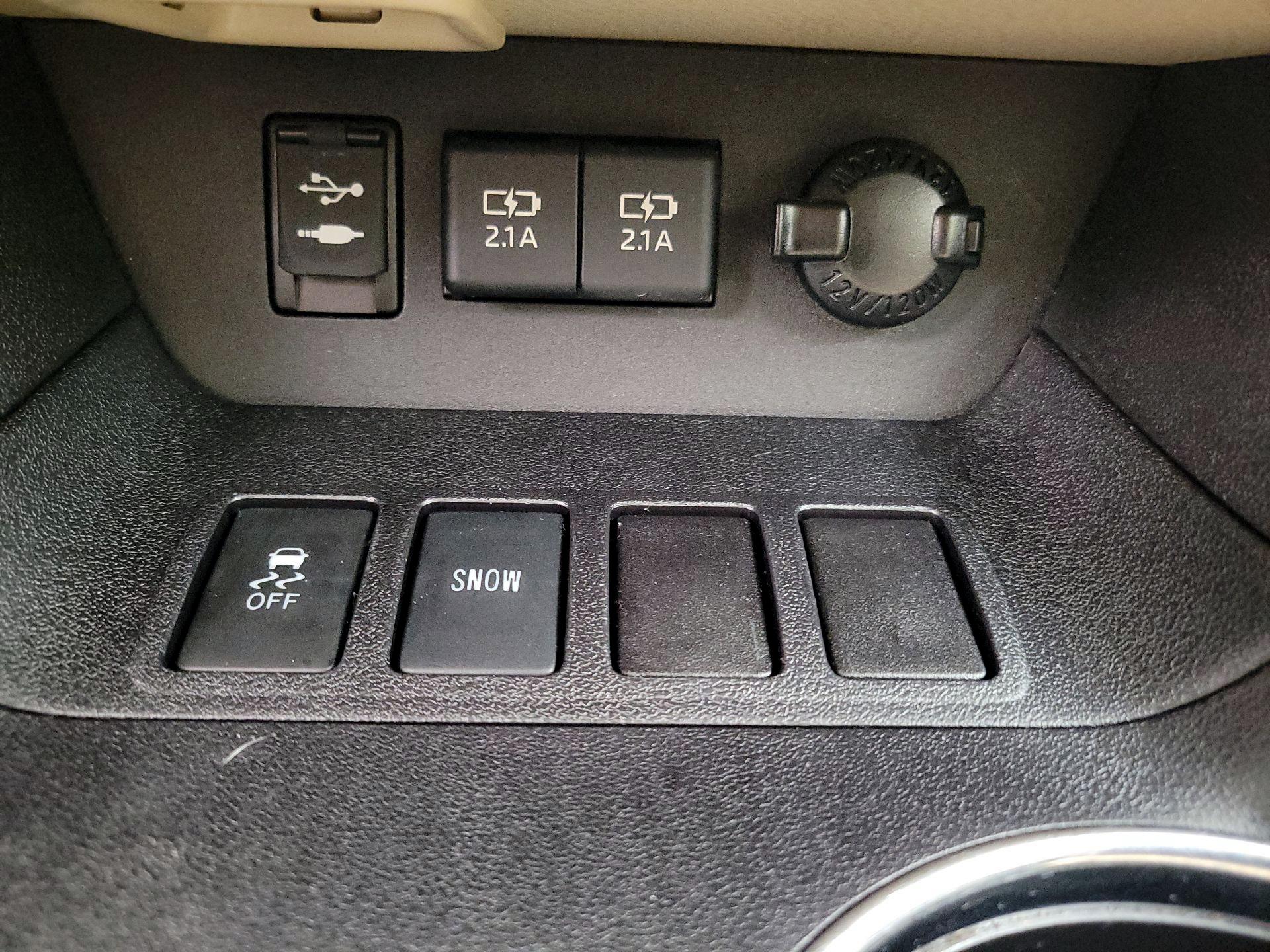 Thumbnail: 2019 Toyota Highlander - 18