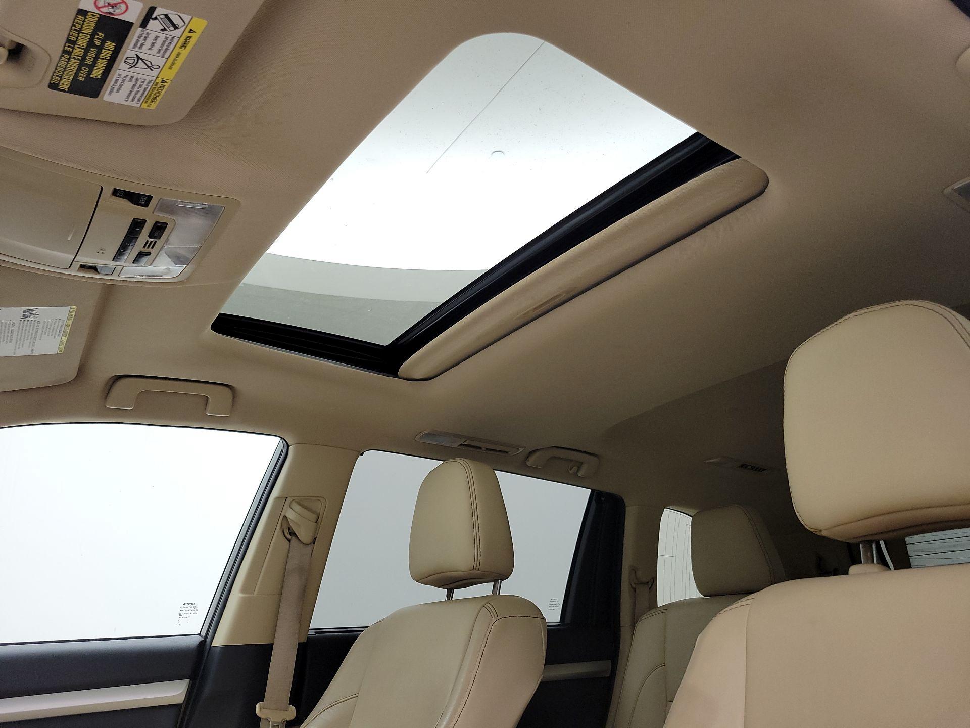 Thumbnail: 2019 Toyota Highlander - 19