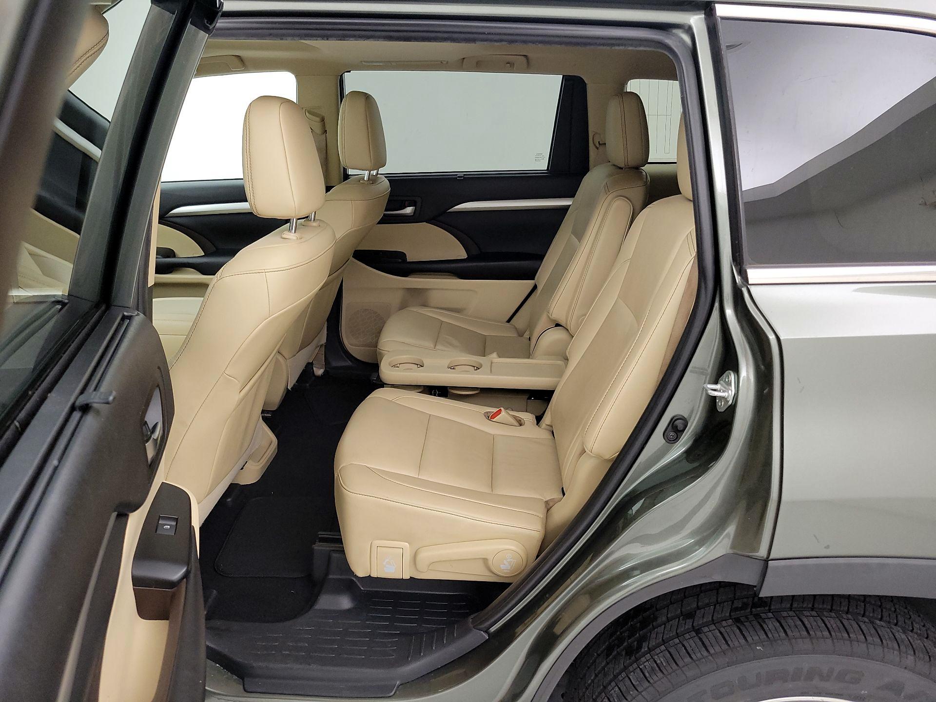 Thumbnail: 2019 Toyota Highlander - 20