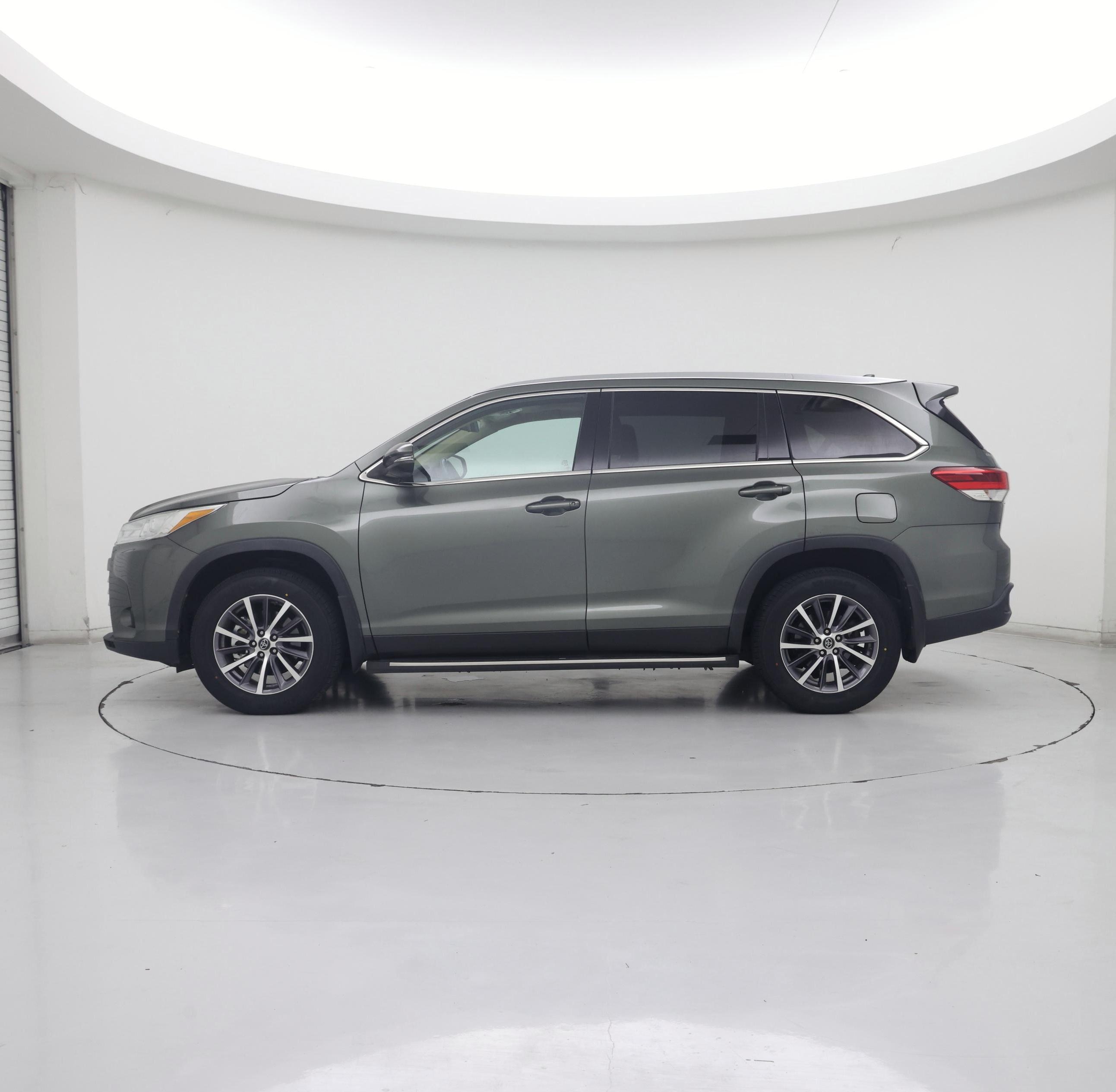 Thumbnail: 2019 Toyota Highlander - 3