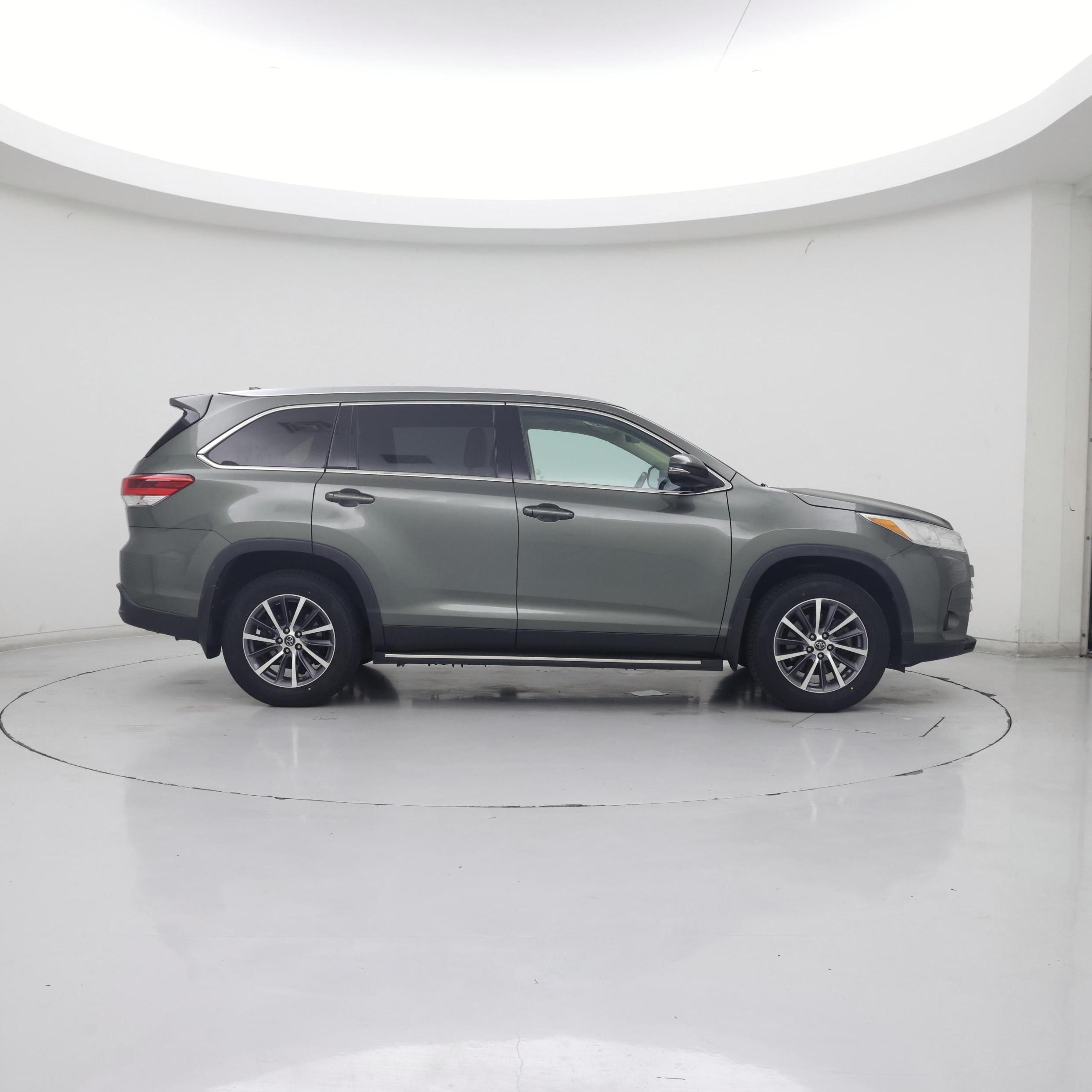 Thumbnail: 2019 Toyota Highlander - 7