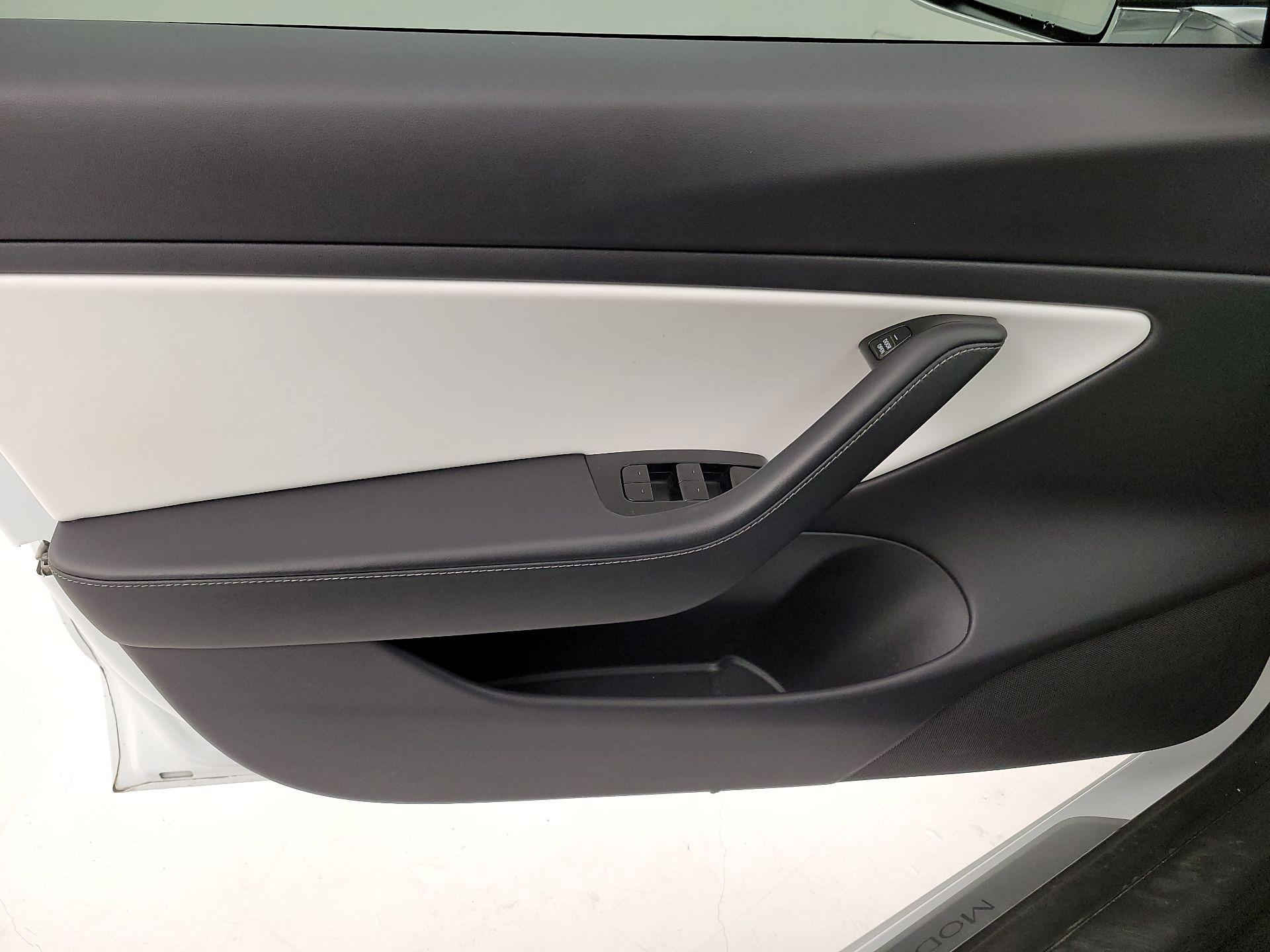 Thumbnail: 2020 Tesla Model 3 - 12